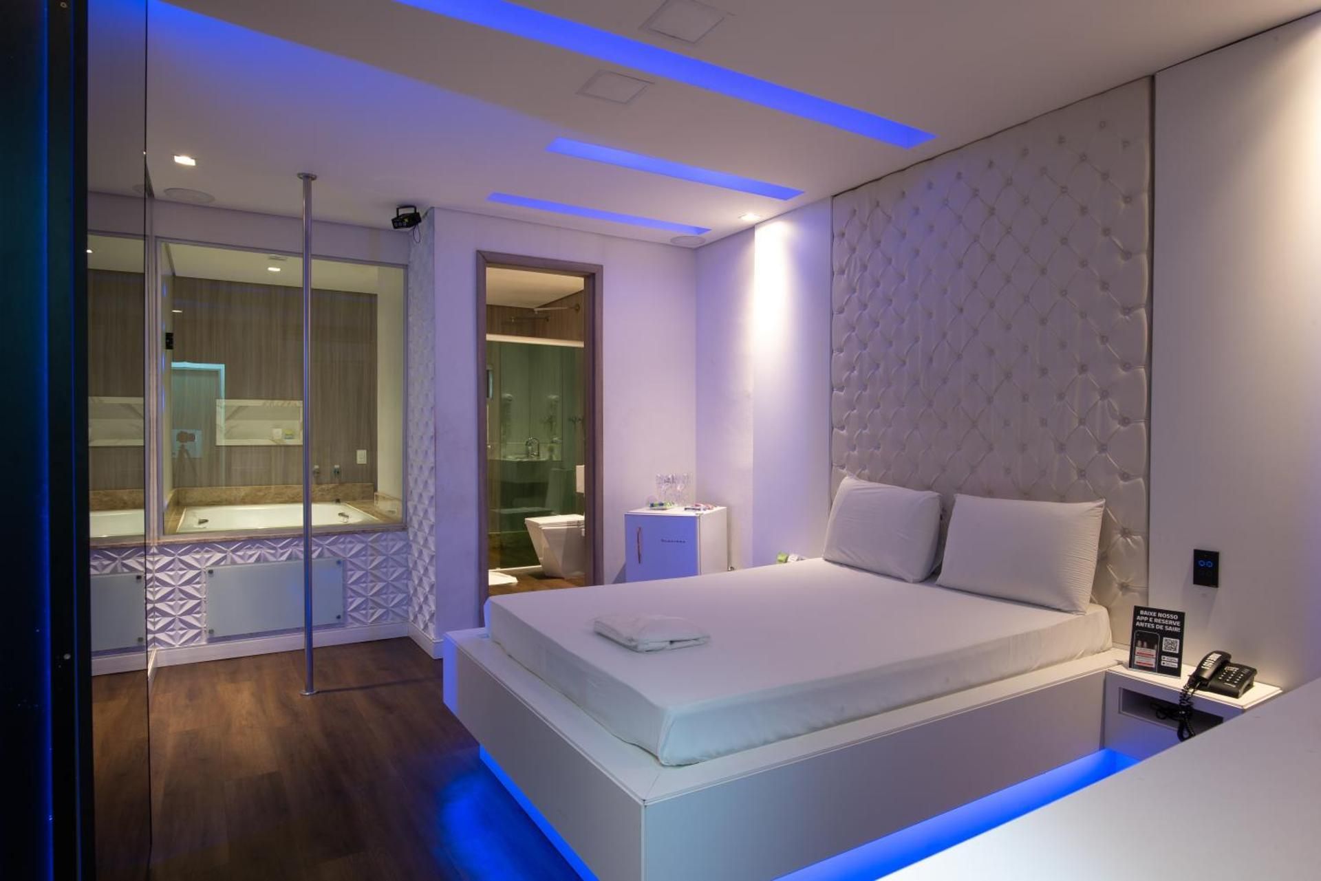 Deluxe Suite with Spa Bath