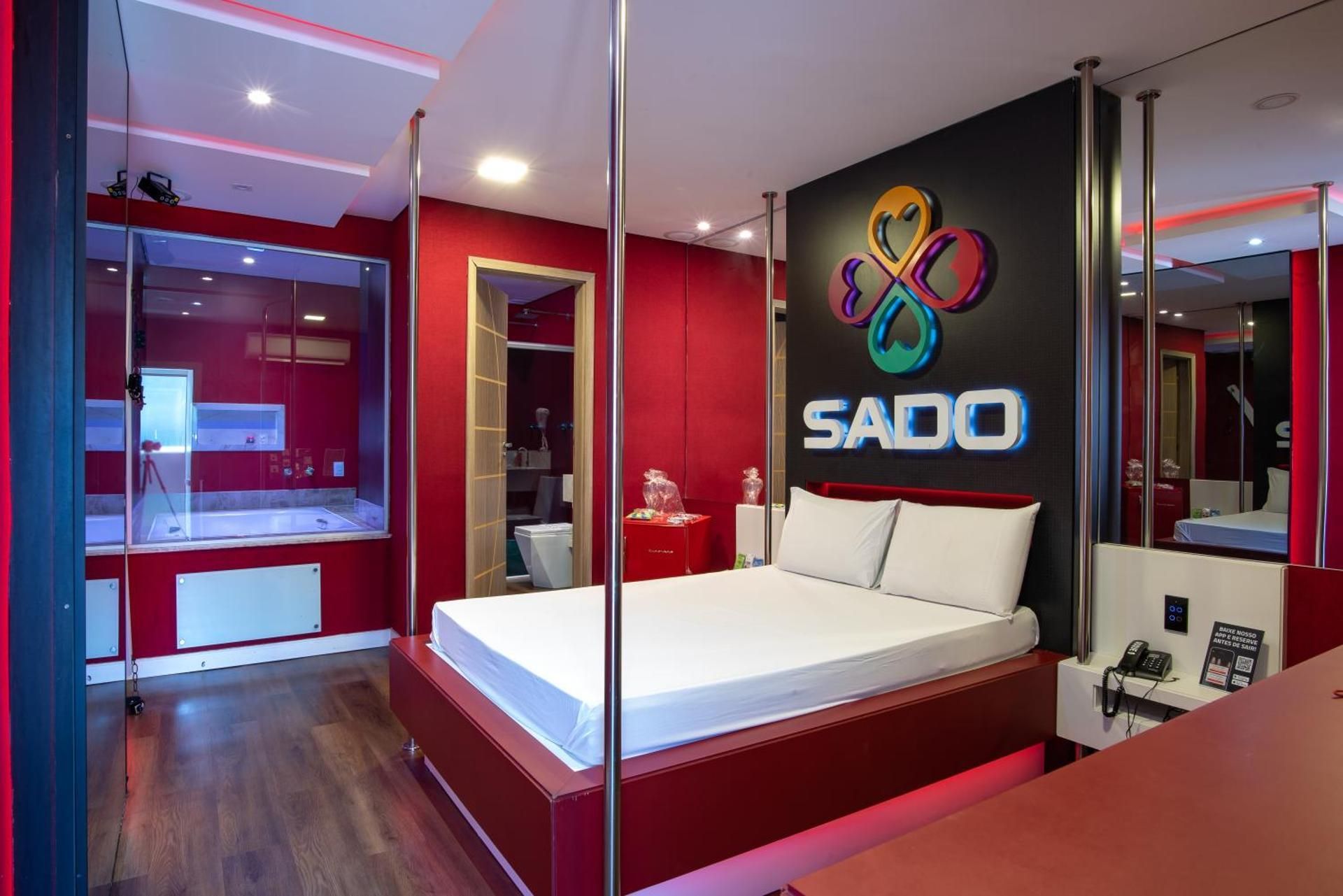 Deluxe Suite with Spa Bath