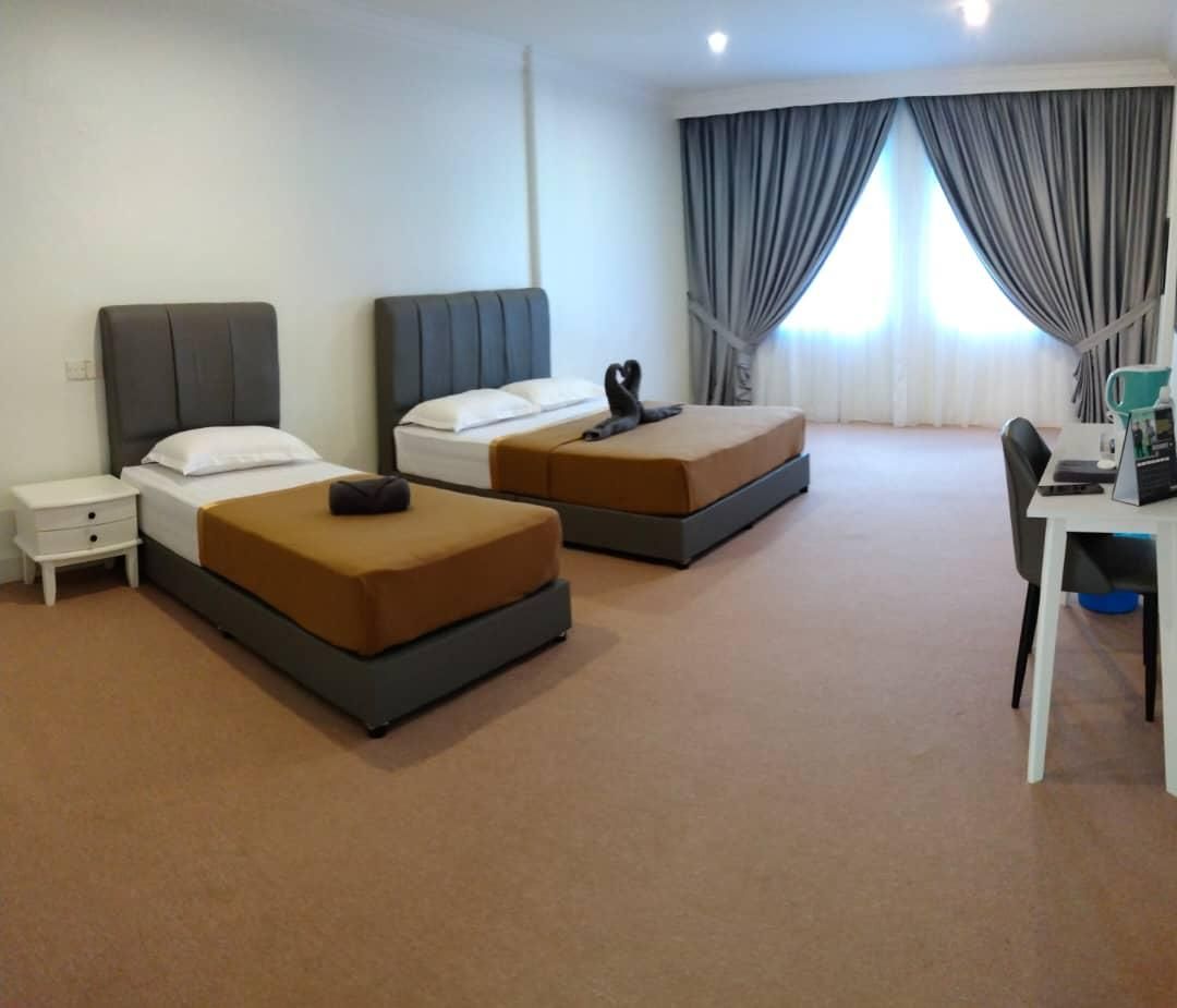 Triple - 1 Queen 1 Single