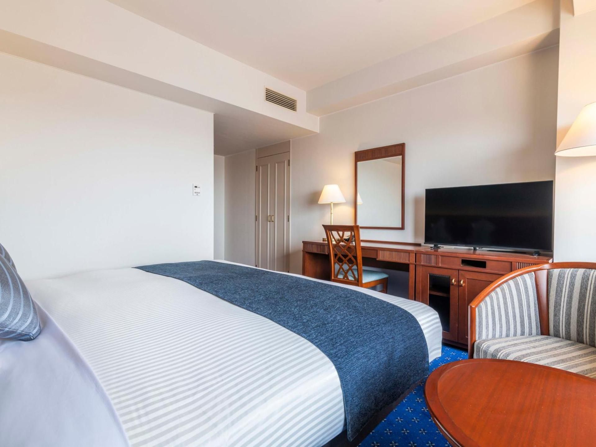 Comfort King Room - Non-Smoking - No Daily Cleaning