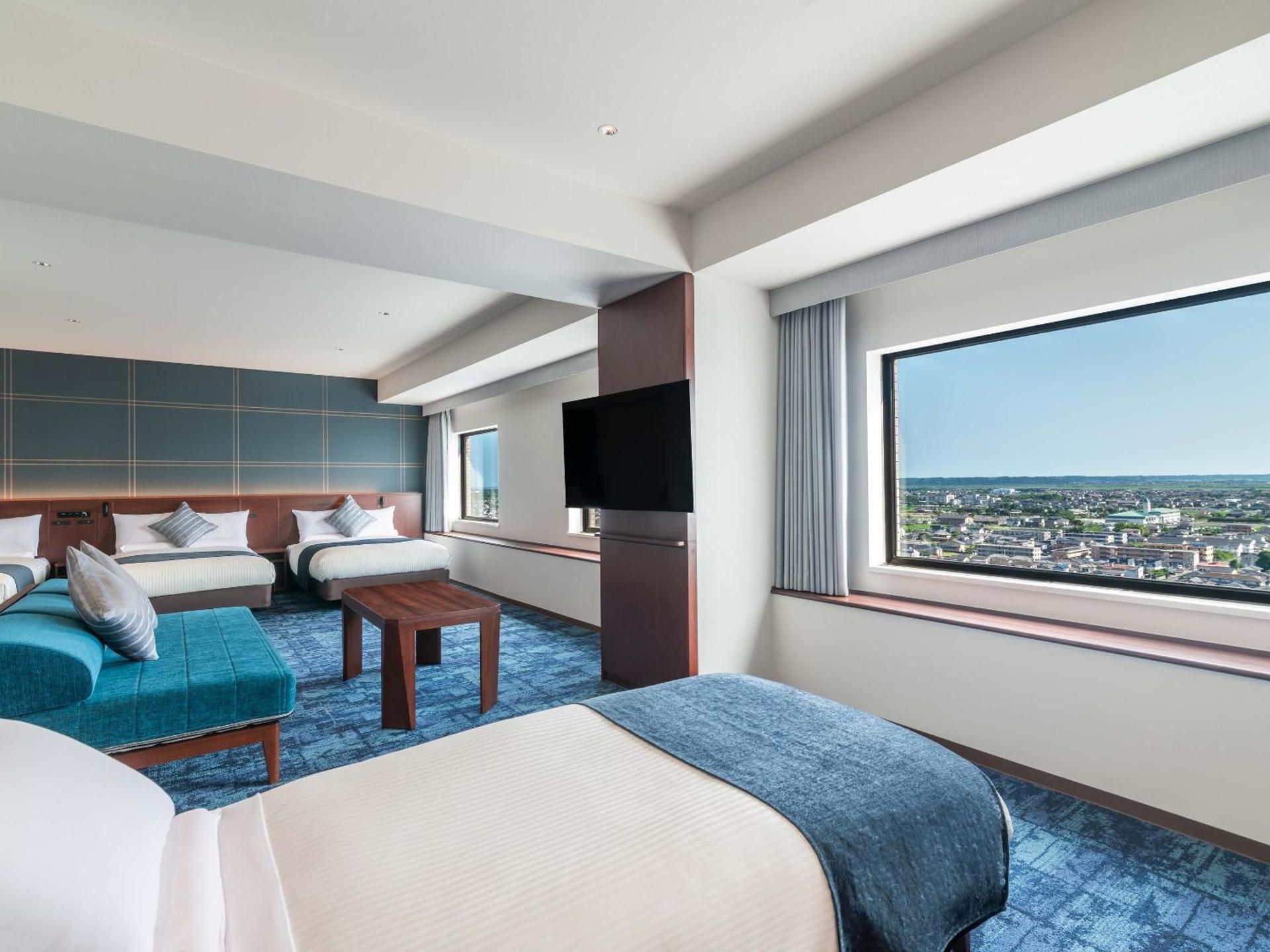 Deluxe Triple Room +2Extra Beds - Non-Smoking