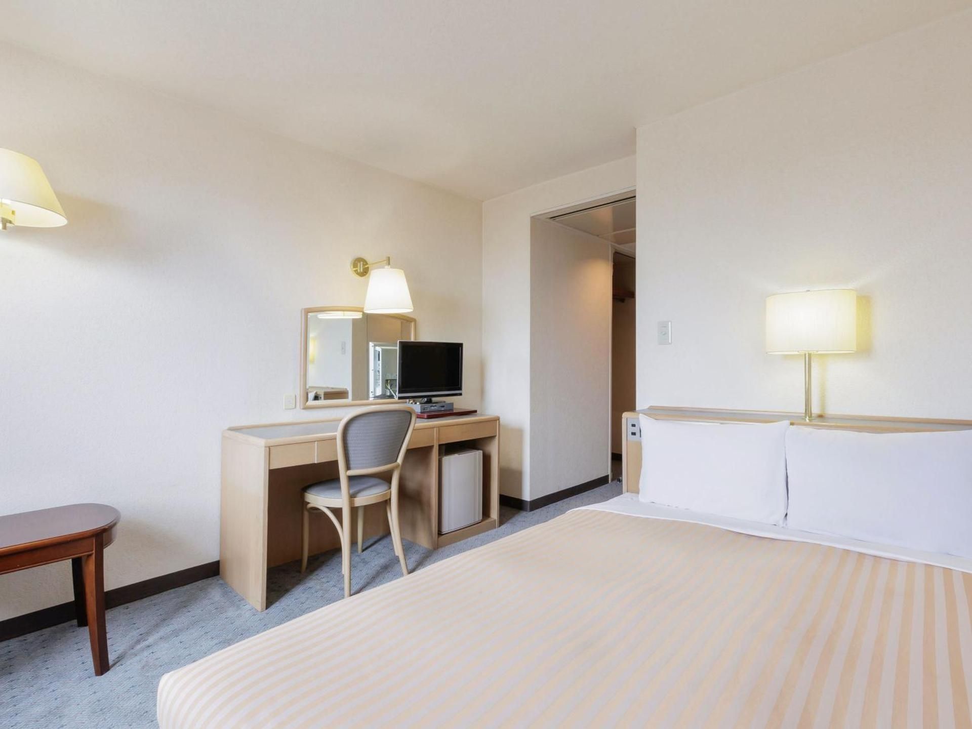 Standard Small Double Room - Smoking - No Daily Cleaning