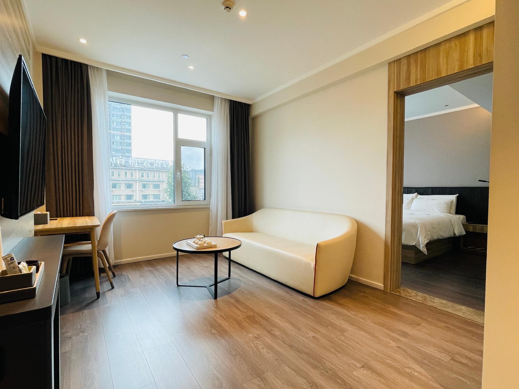 Huazhu - Deluxe Bed Room