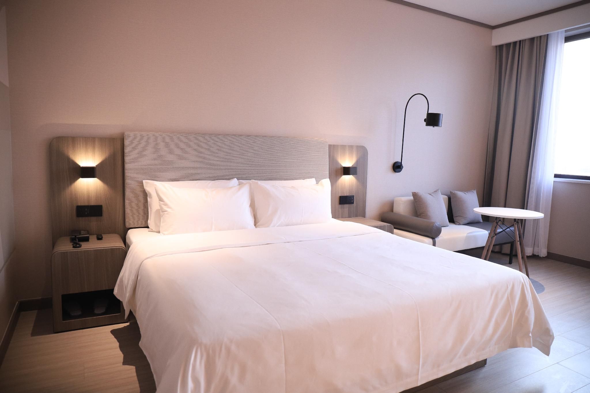 Huazhu - Room With Bed