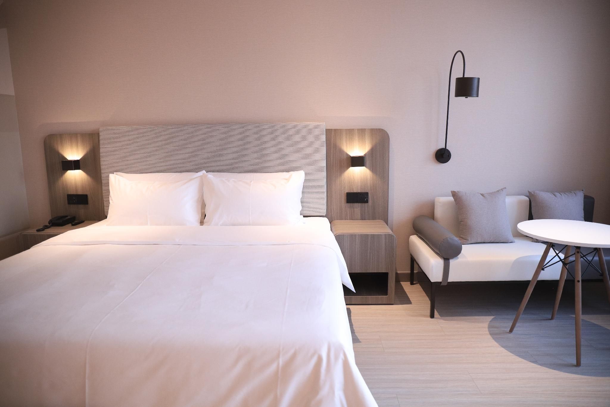 Huazhu - Room With Bed