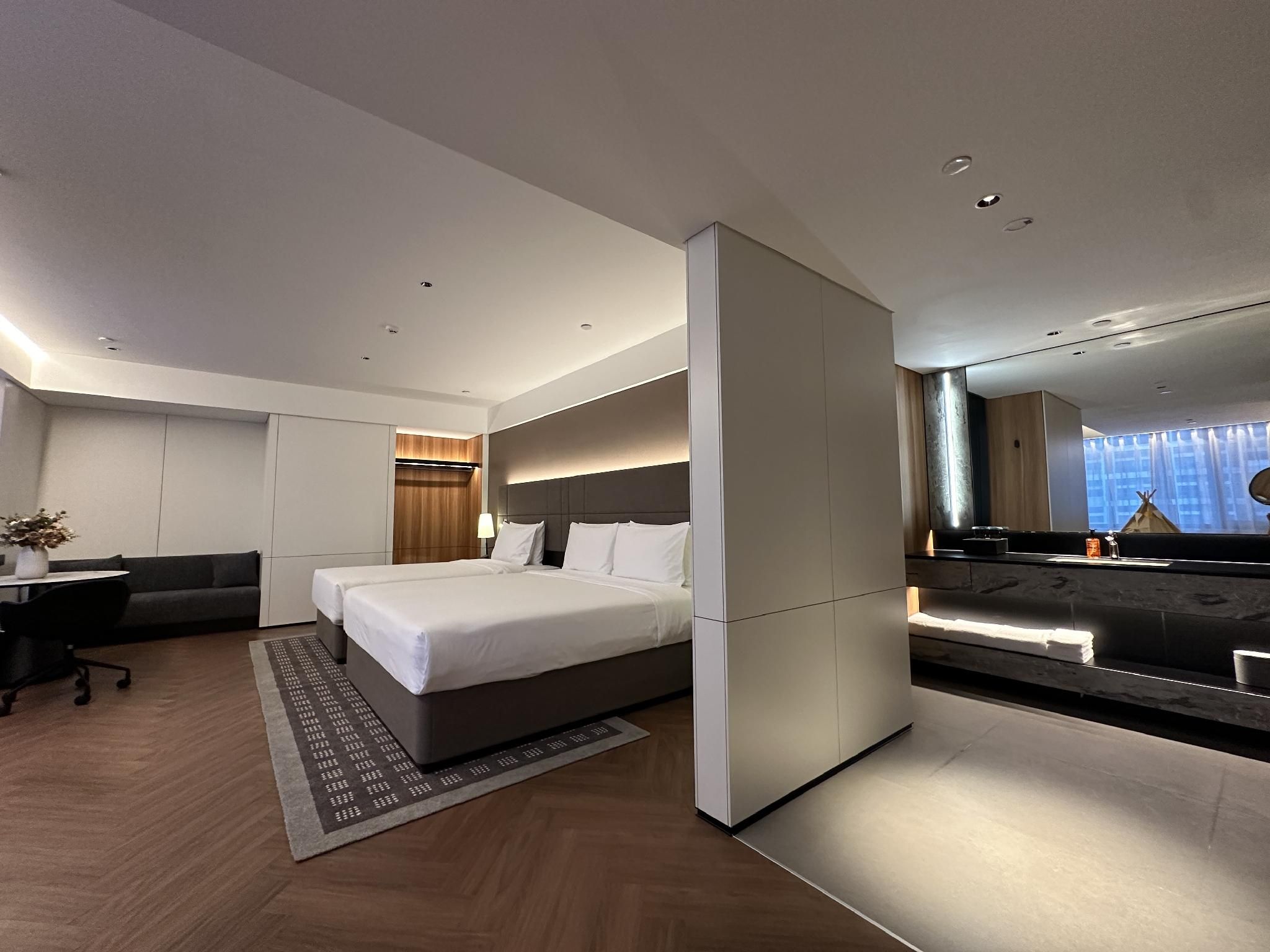 Huazhu - Bonding Room