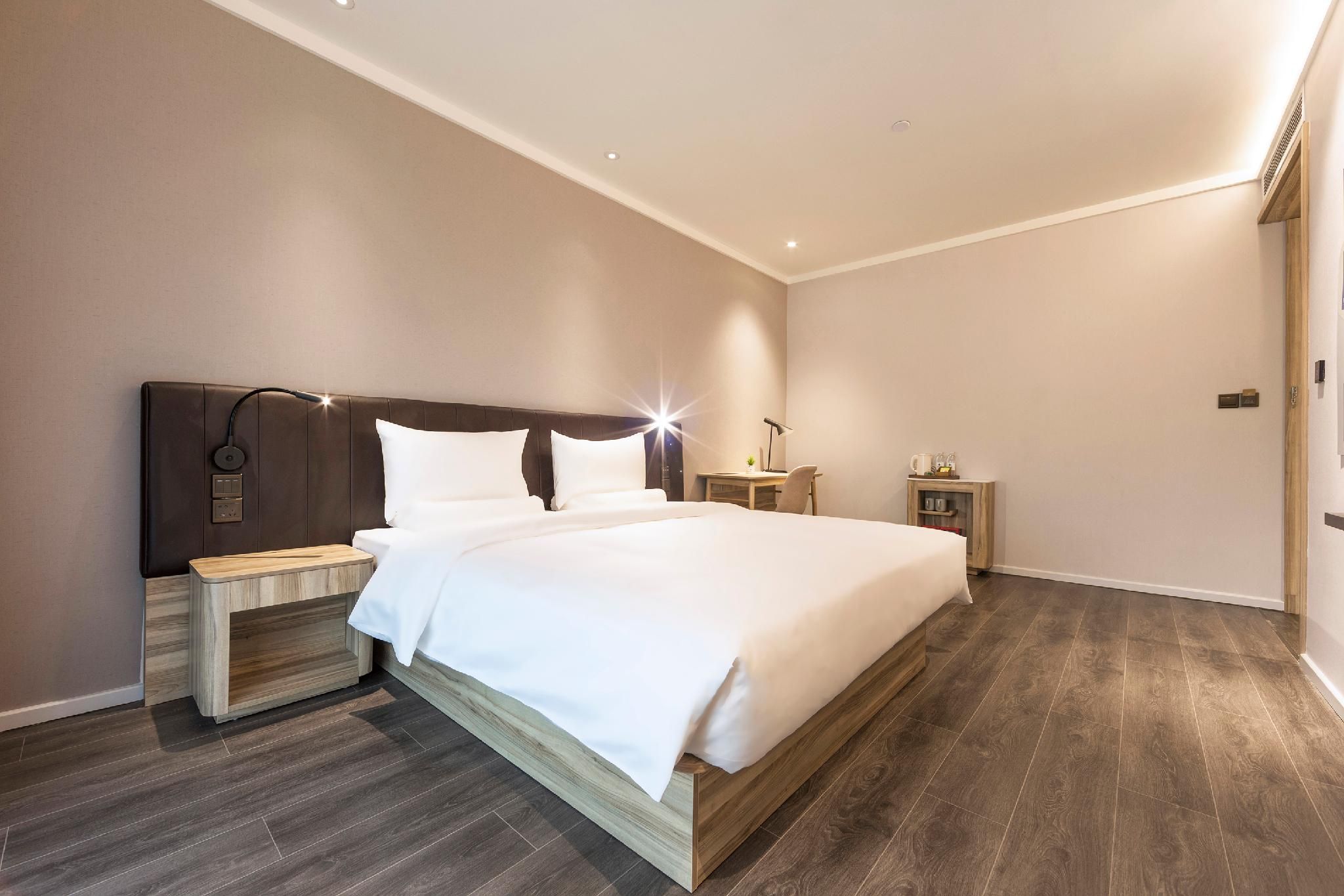 Huazhu - Superior BedRoom