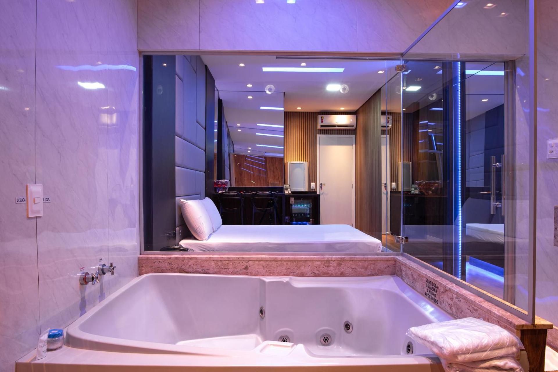 Deluxe Suite with Spa Bath