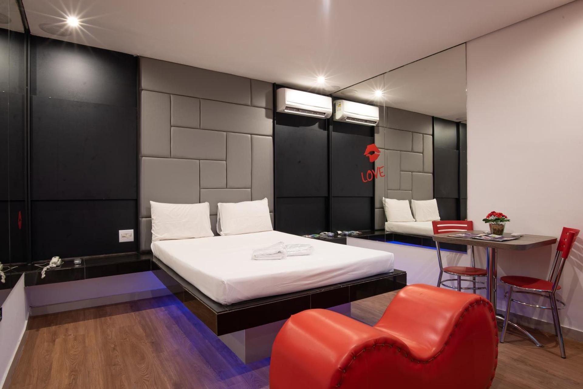 Deluxe King Suite