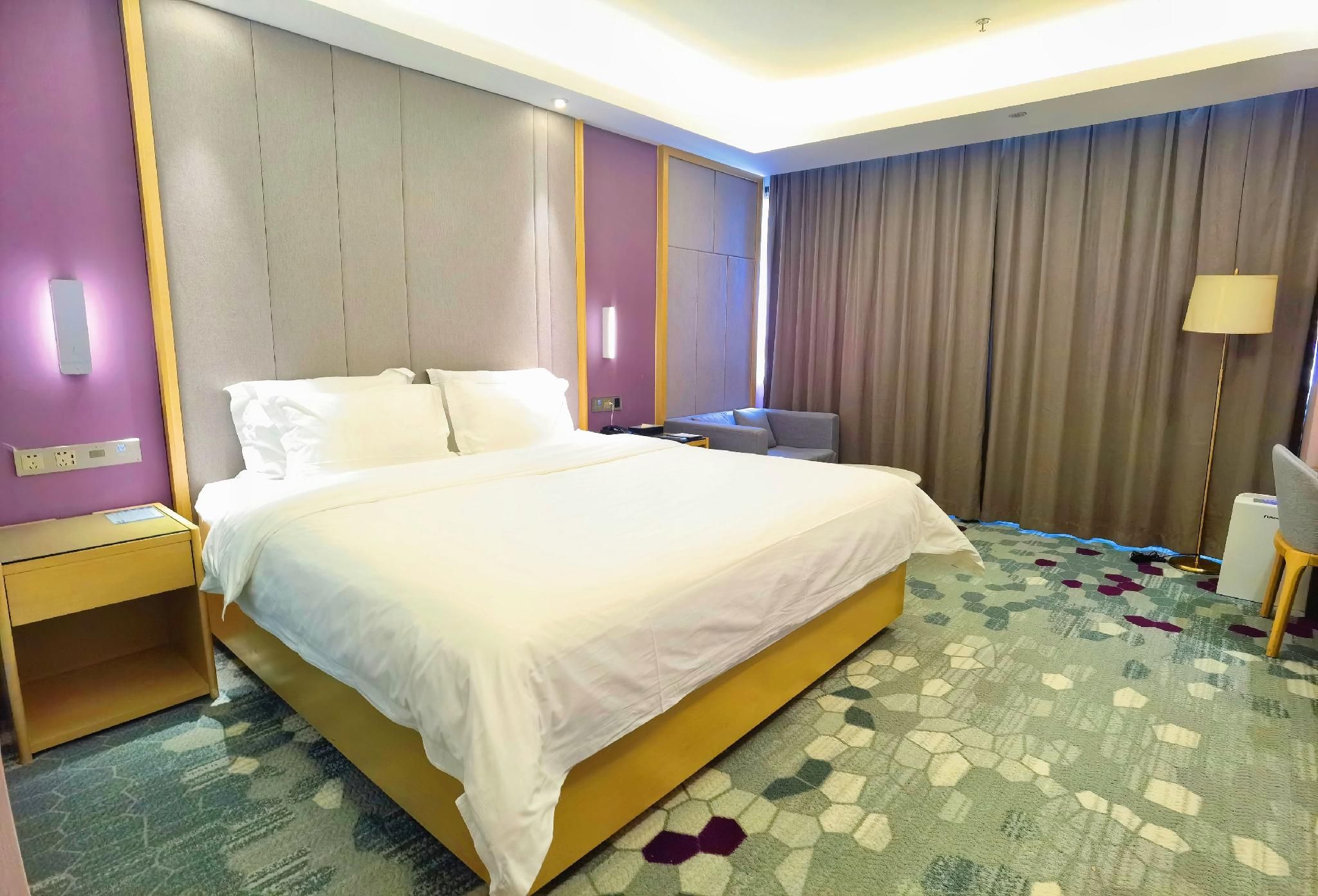 Queen Room with View