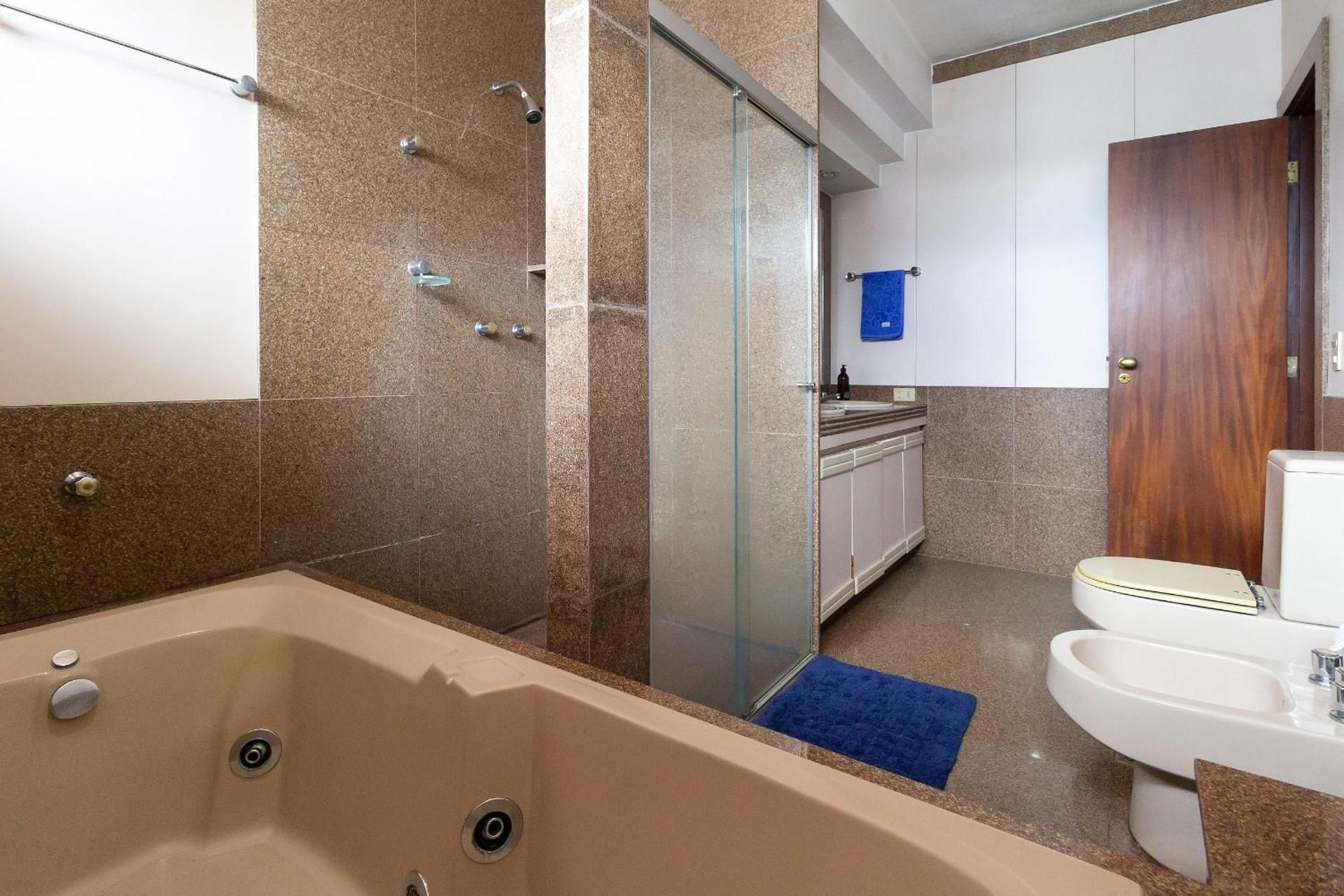 Deluxe Suite with Spa Bath
