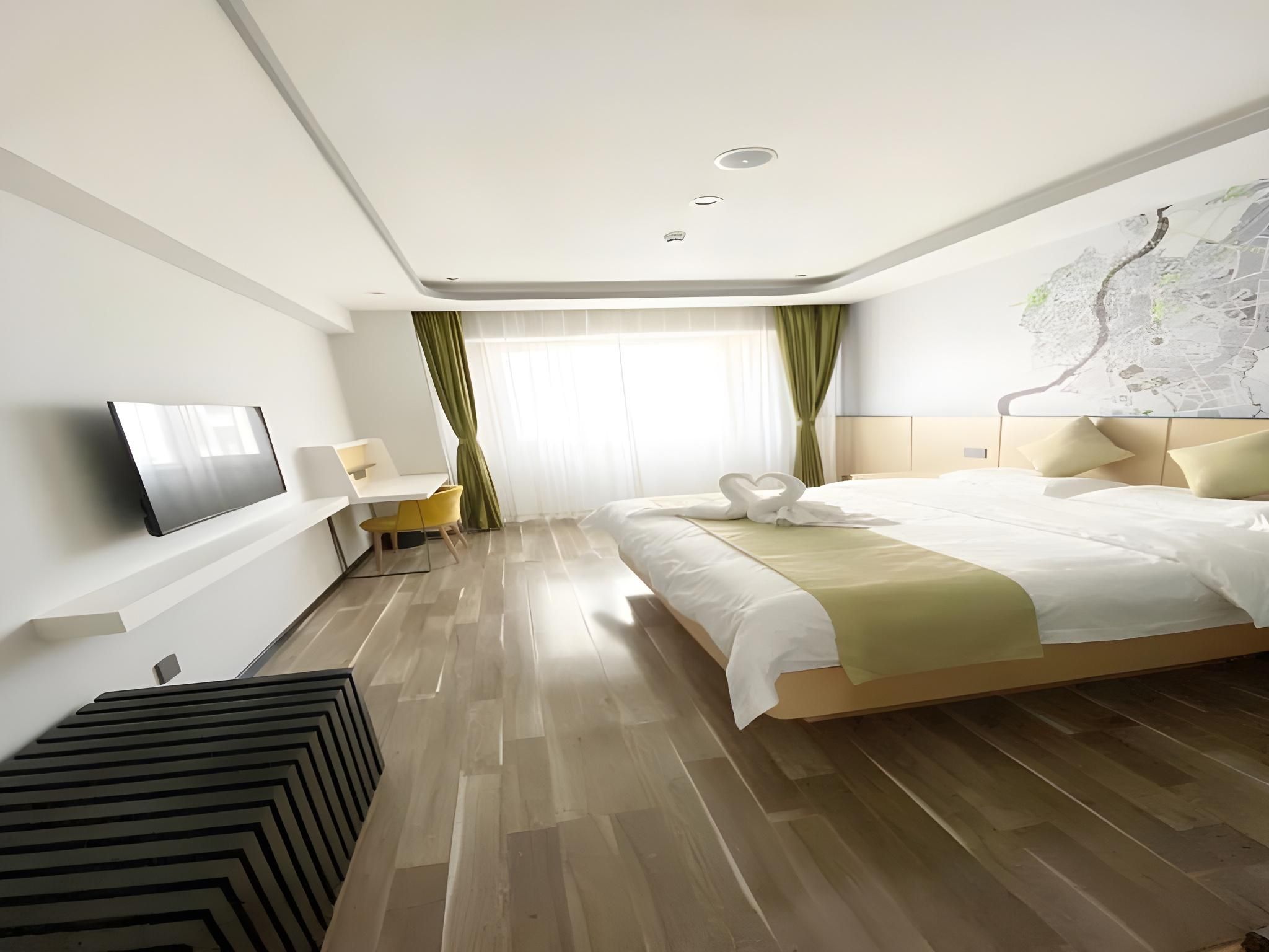 Business Queen Room