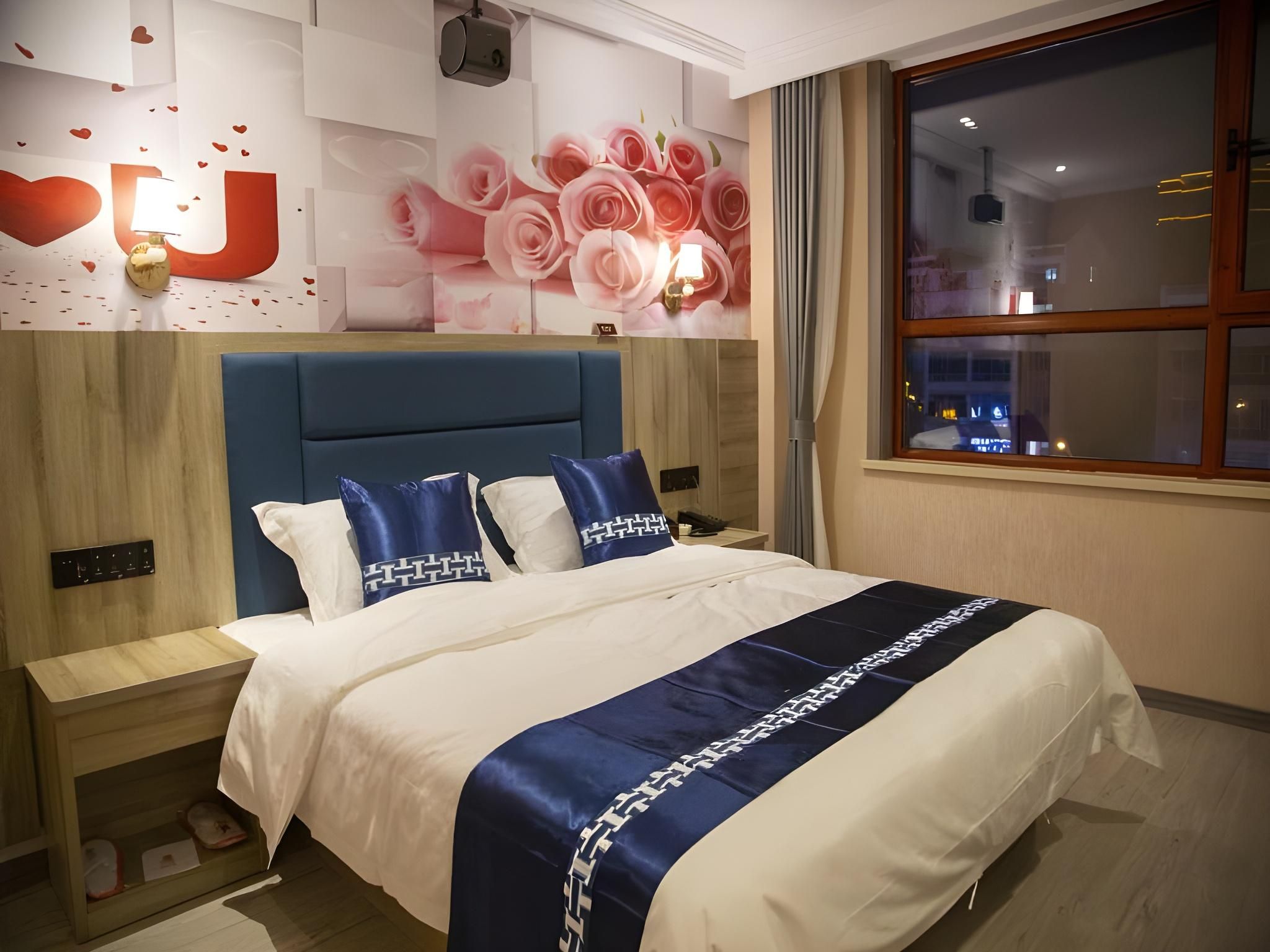 GTI - Fashion Superior 1 Bed Room, with Projector