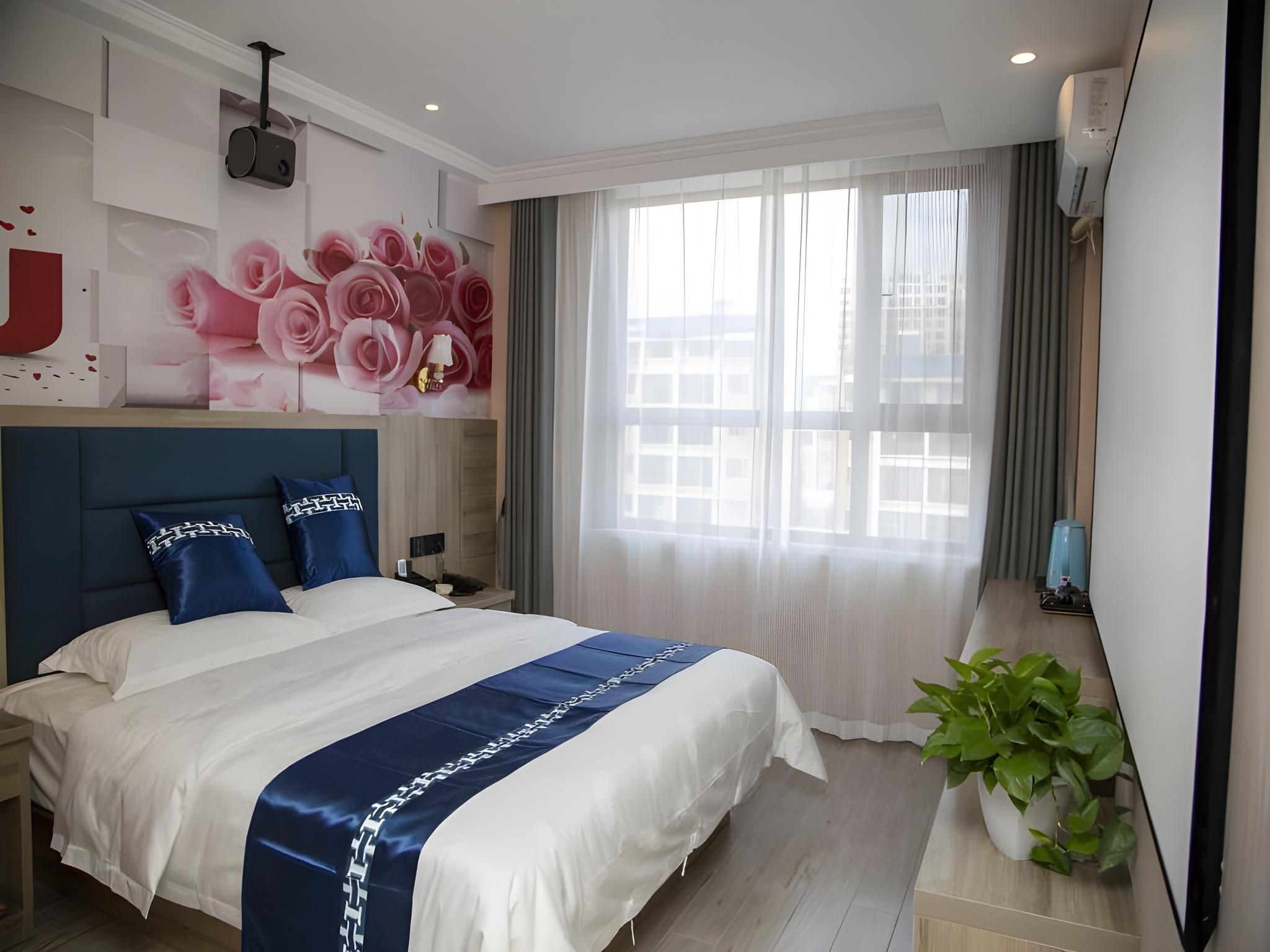 GTI - Fashion Superior 1 Bed Room, with Projector