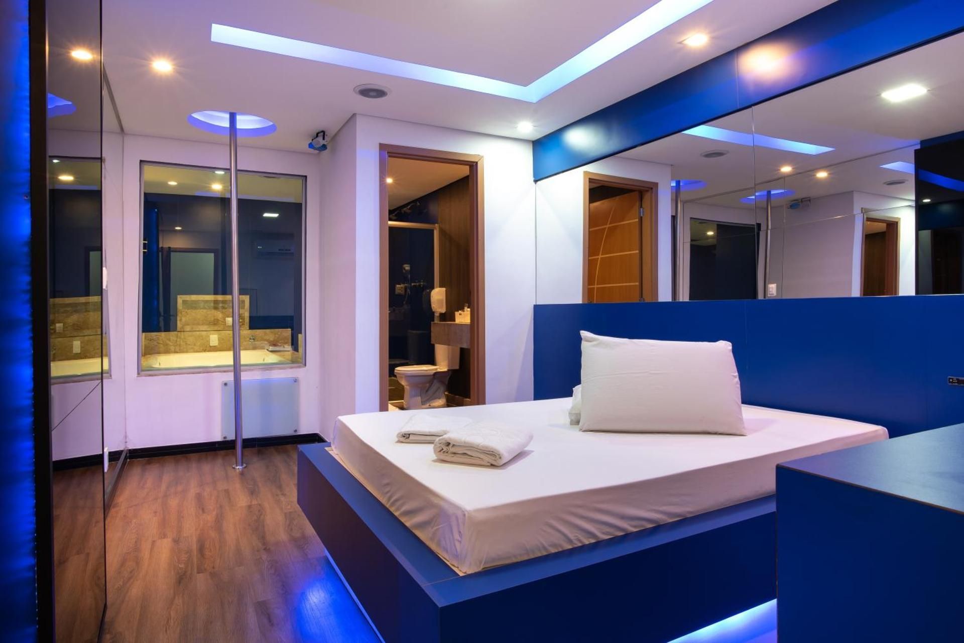 Deluxe Suite with Spa Bath