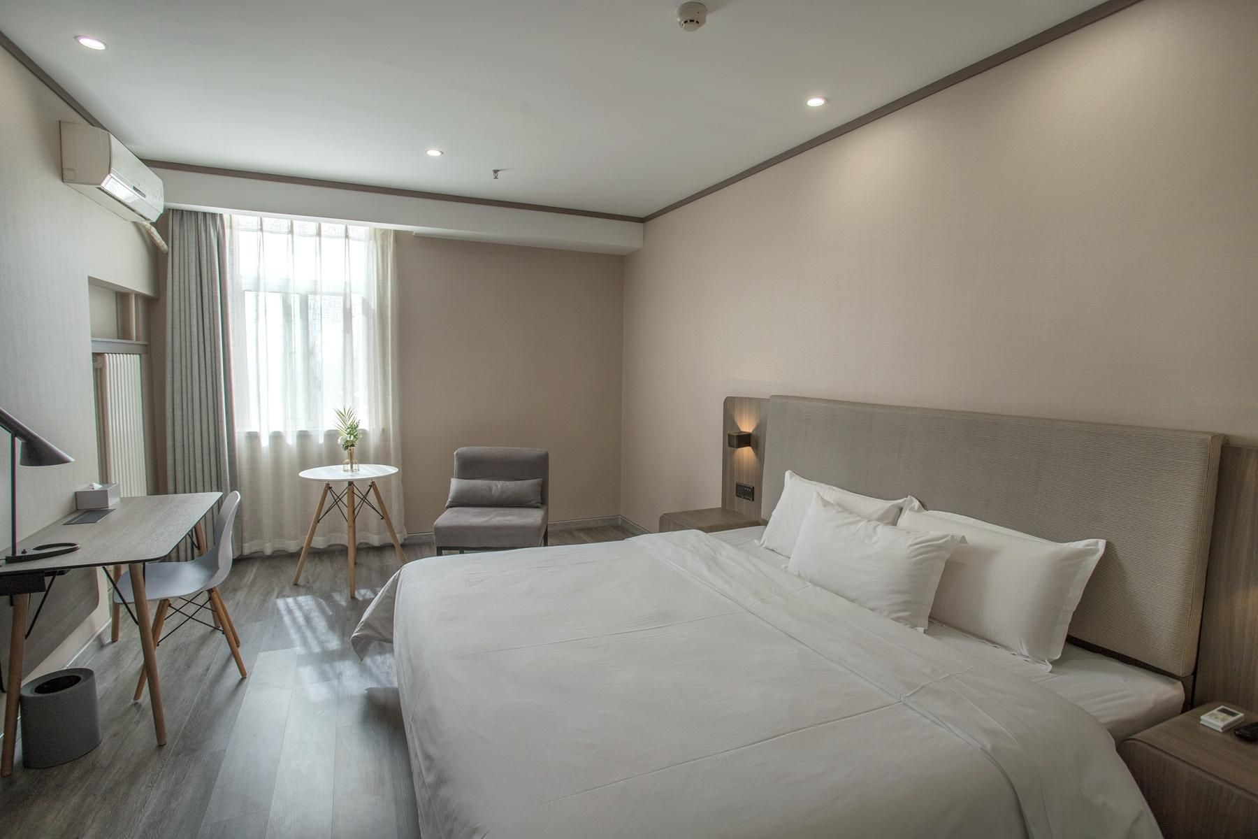 Huazhu - Room With Bed