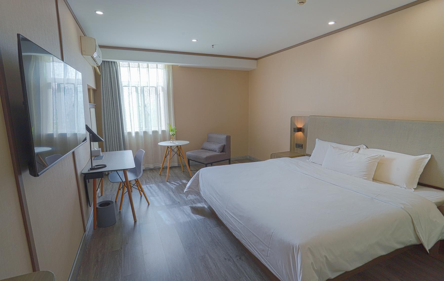 Huazhu - Room With Bed
