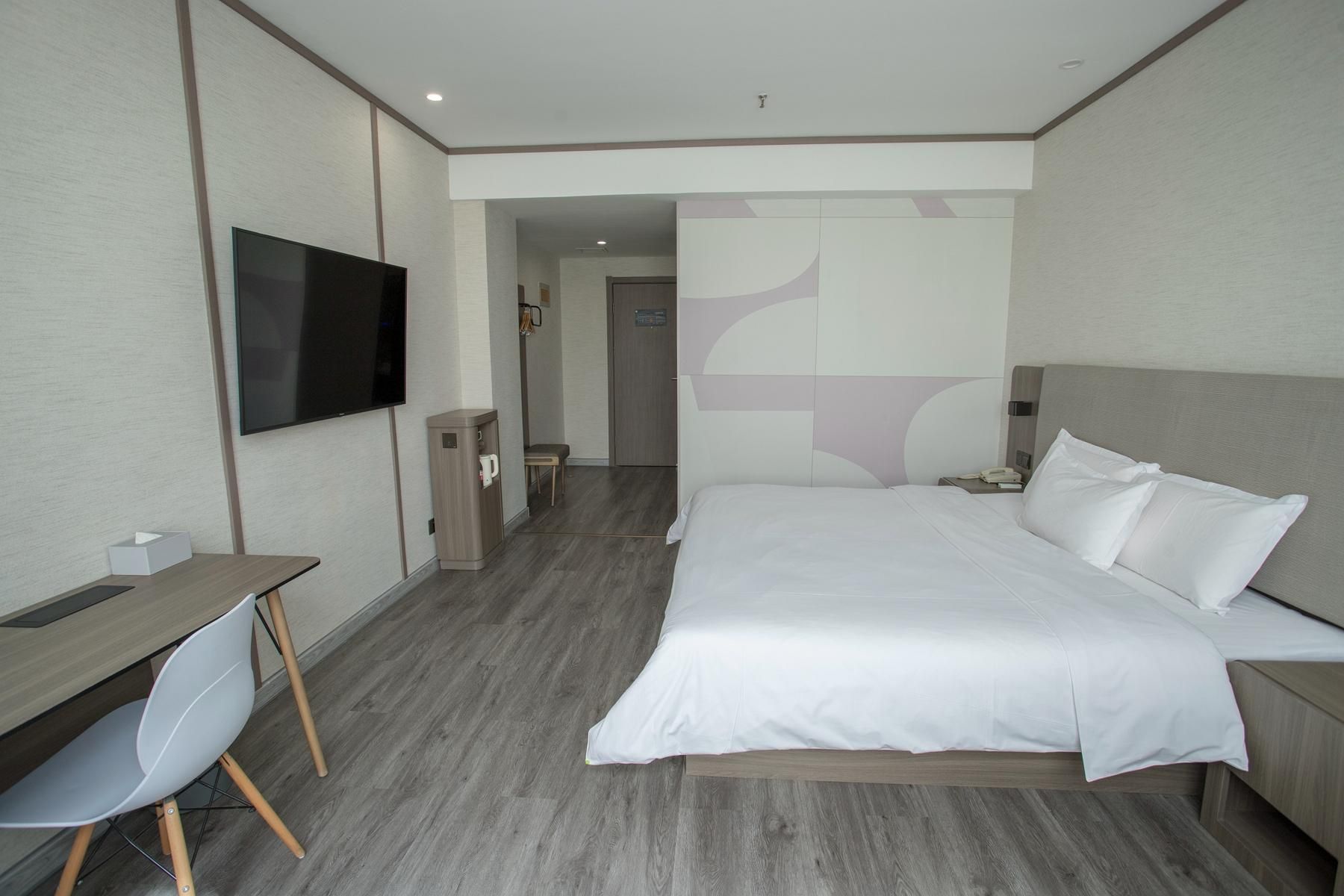 Huazhu - Superior BedRoom