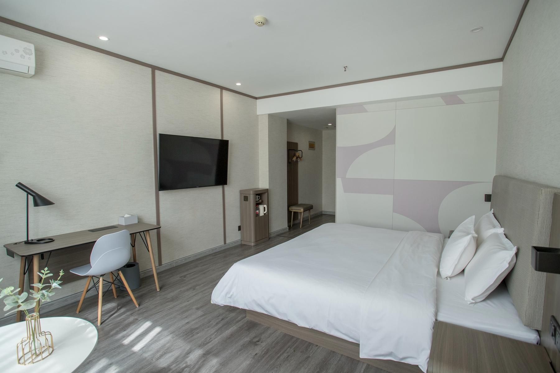 Huazhu - Superior BedRoom