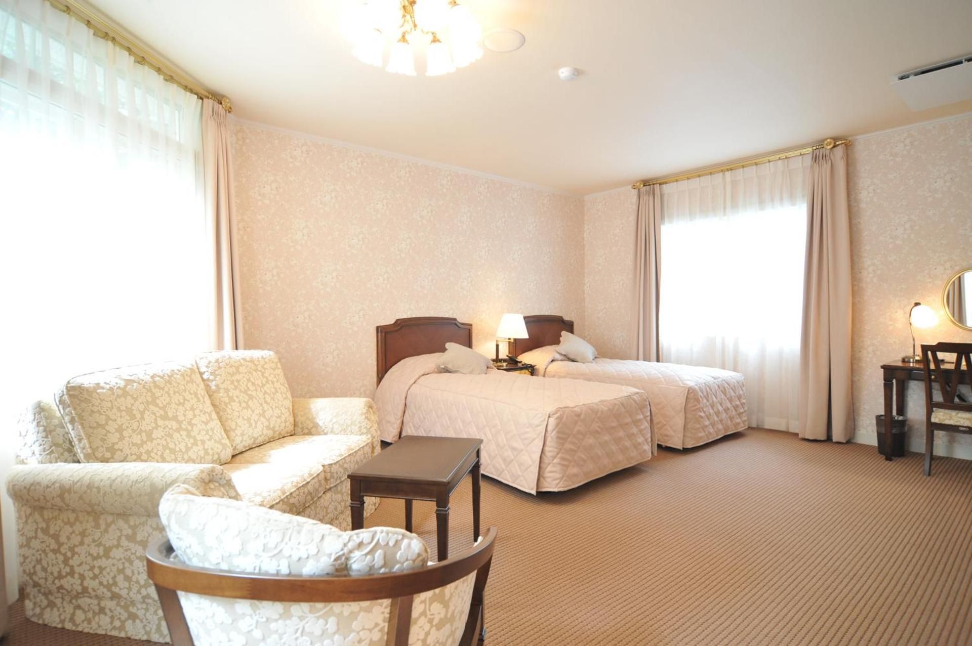 Superior Twin Room with Sofa Bed - Annex - Check-out 10:30