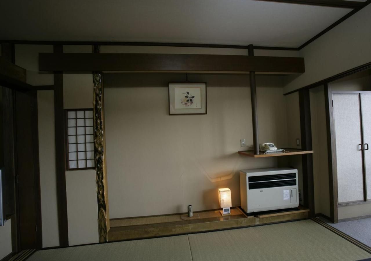Deluxe Japanese-Style Room with Shared Bathroom