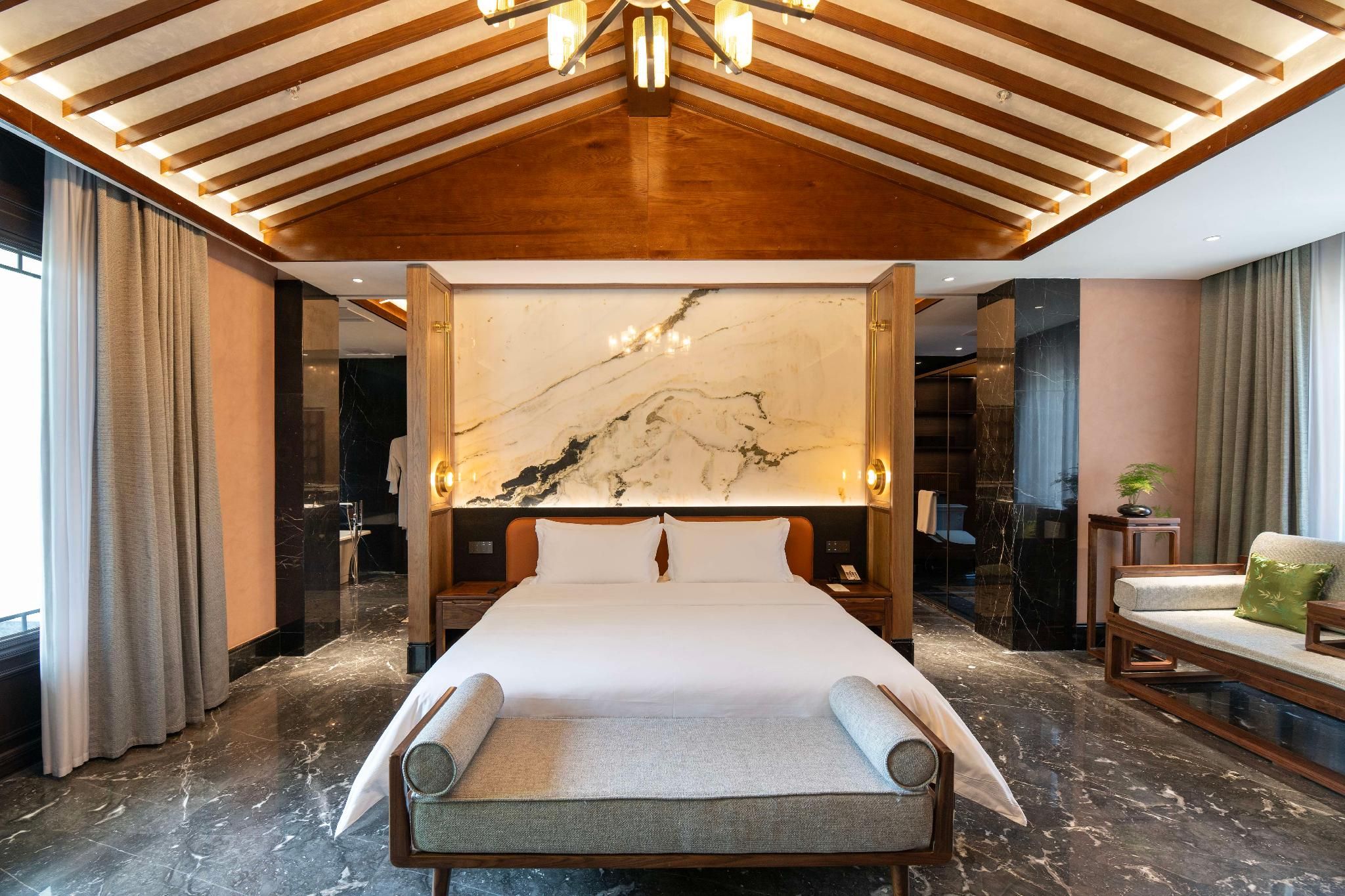 Superior Double Double, Higher Floor