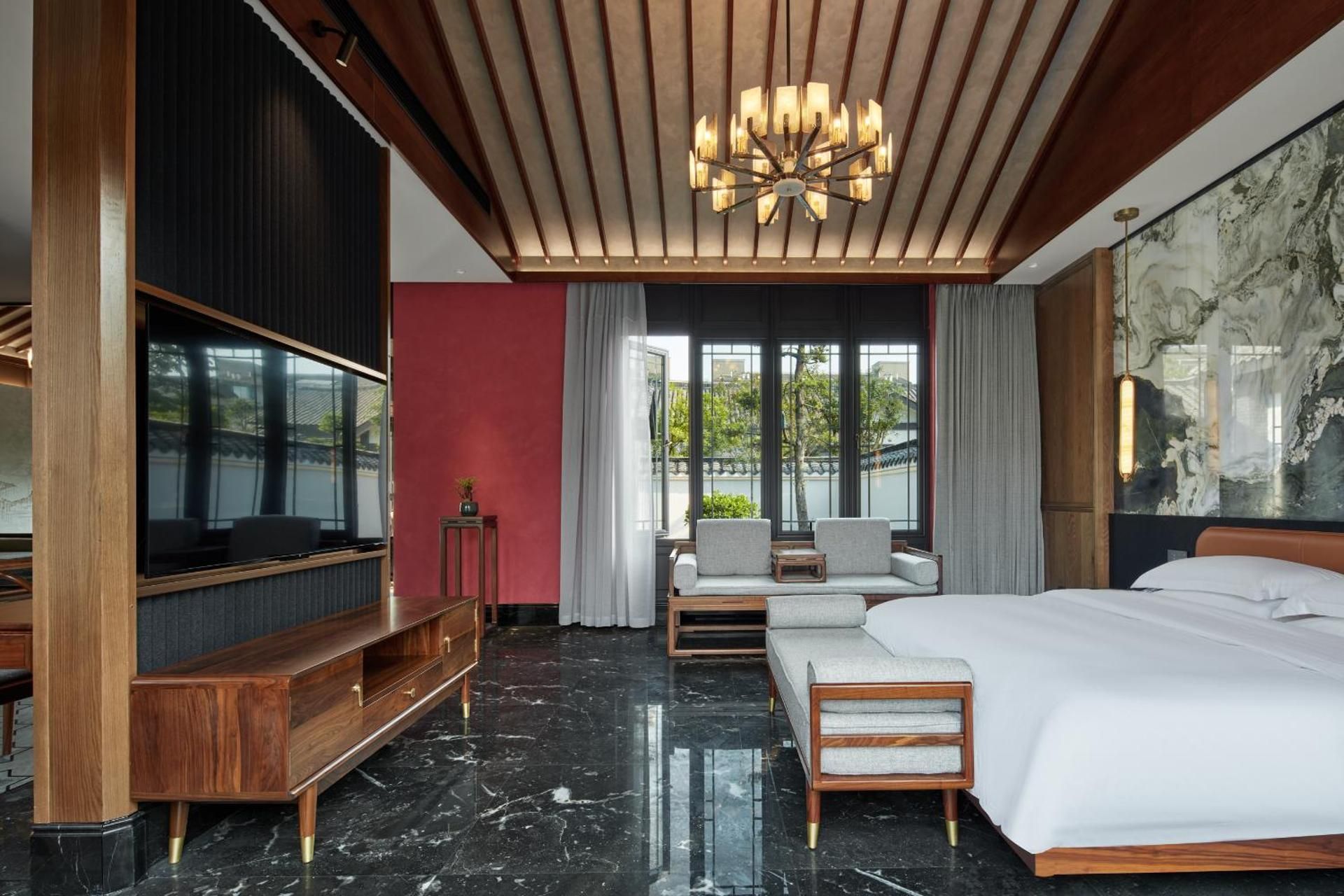 Deluxe King Suite