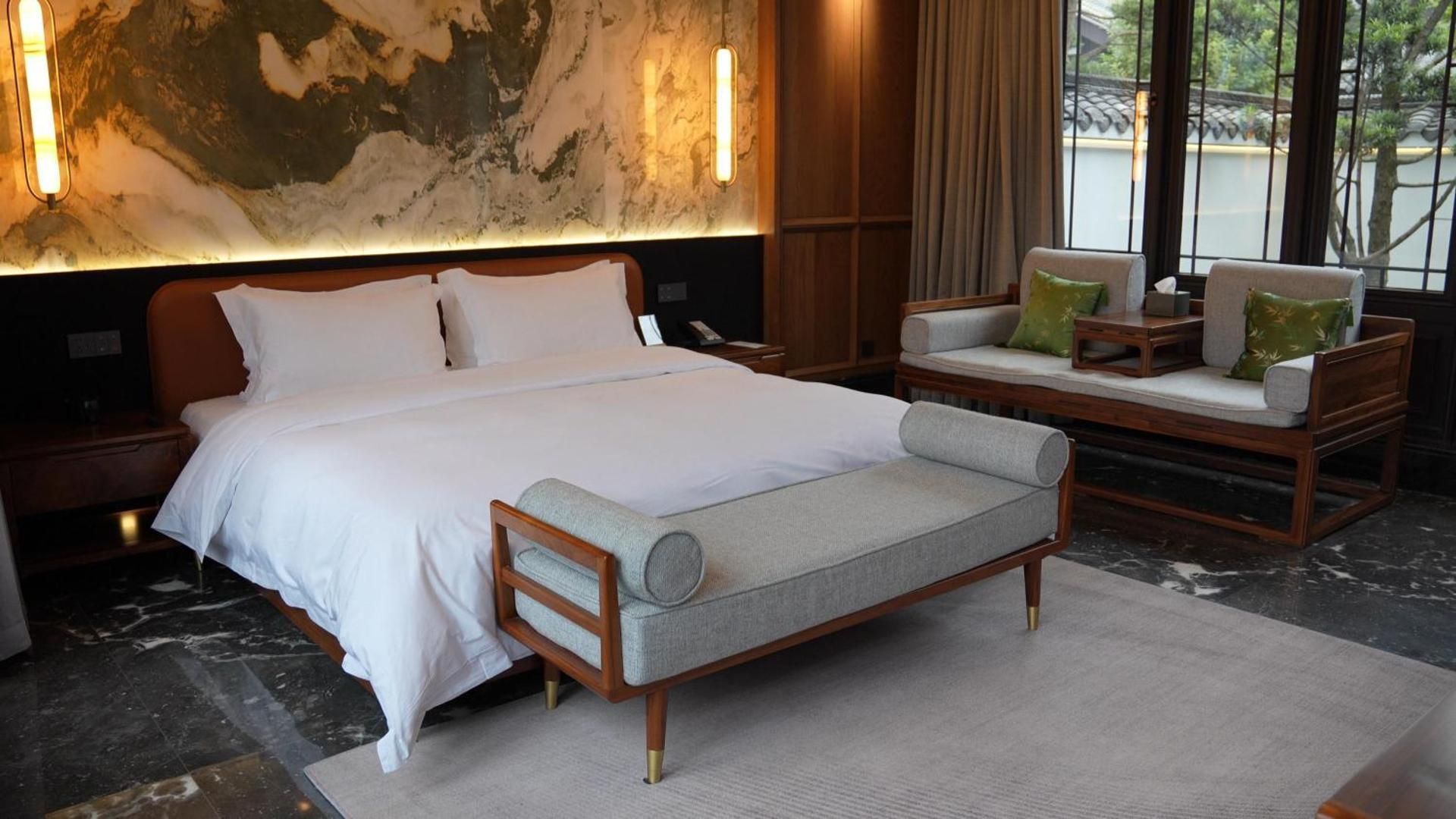 Zhuangsheng Xiaoyue Garden Hotel King Suite with Balcony