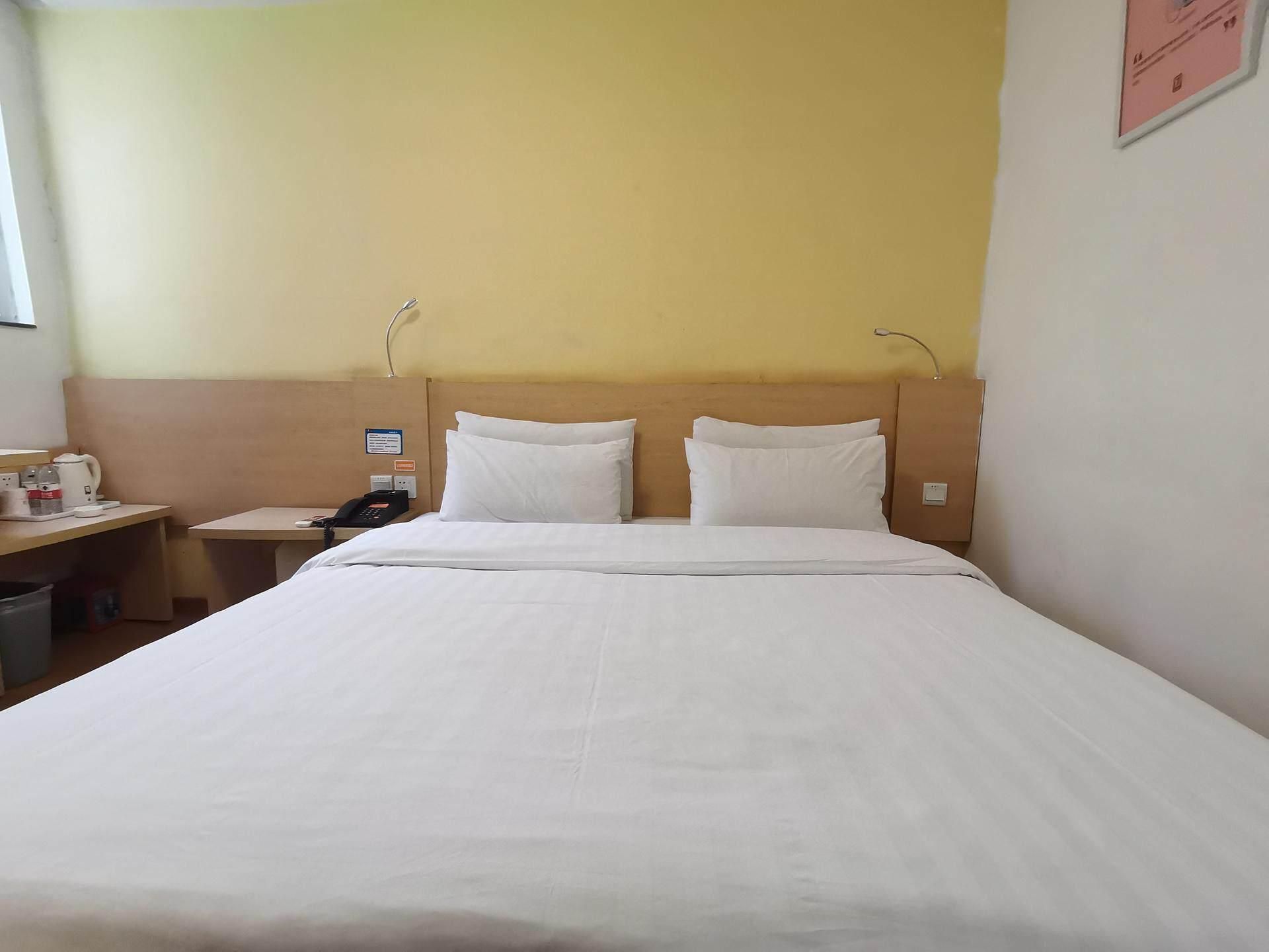 Economy Room