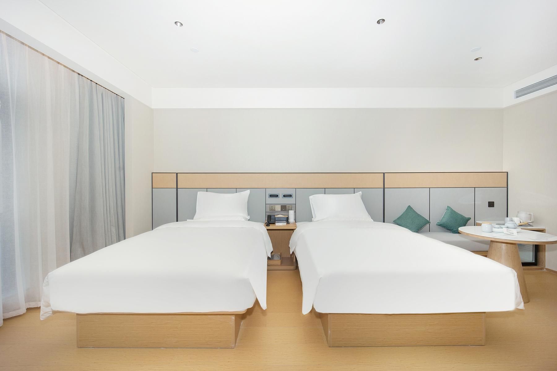 Huazhu - Superior Twin