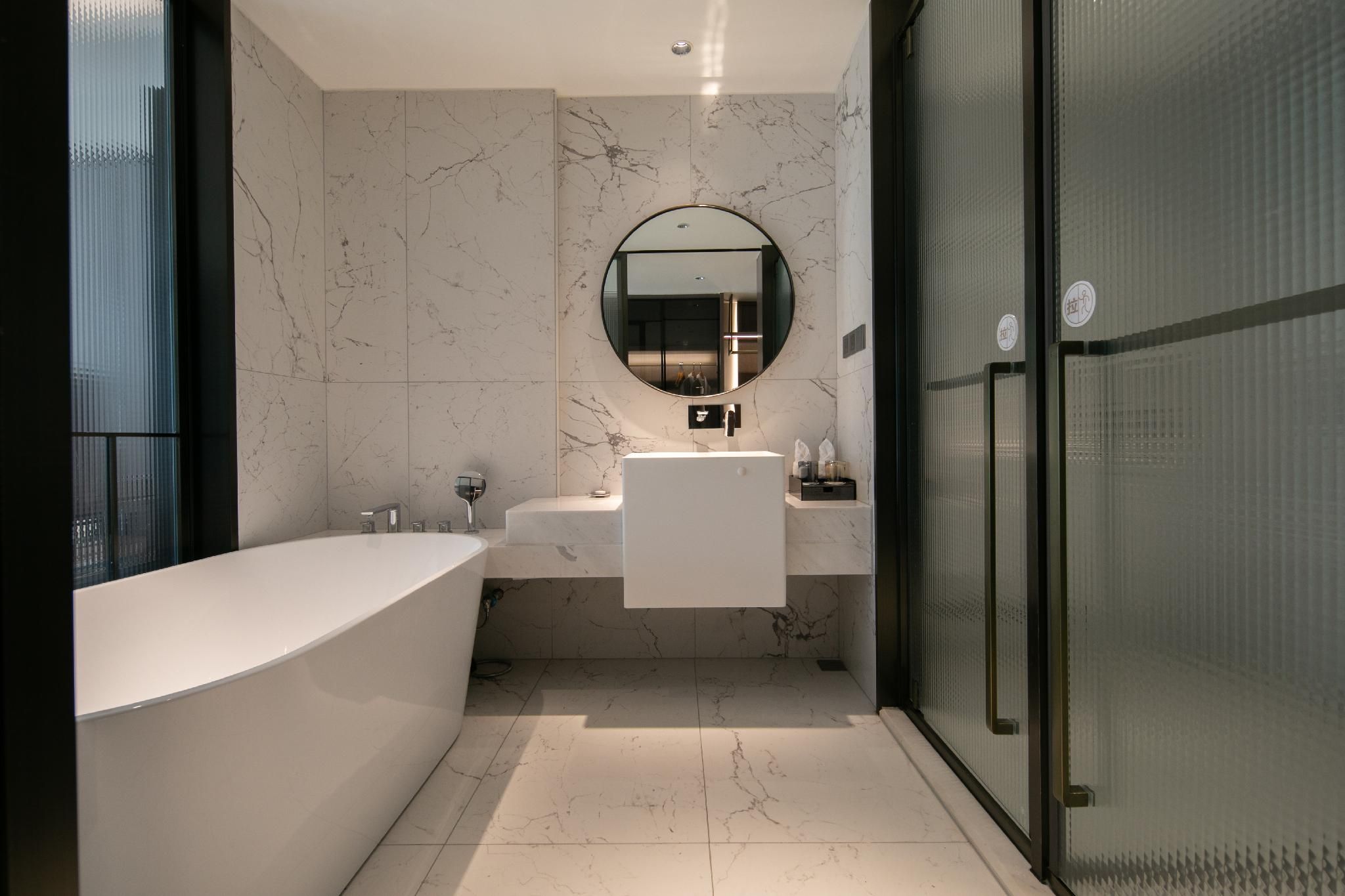 Huazhu - Deluxe Bed Room