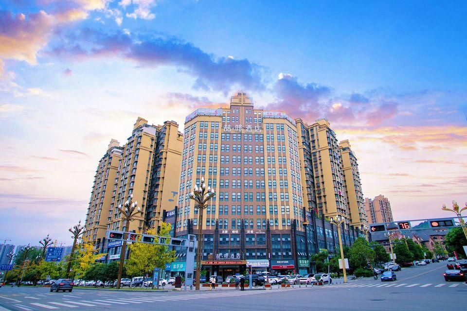 James Joyce Coffetel Nanchong Xihua Normal University Meteorological Park