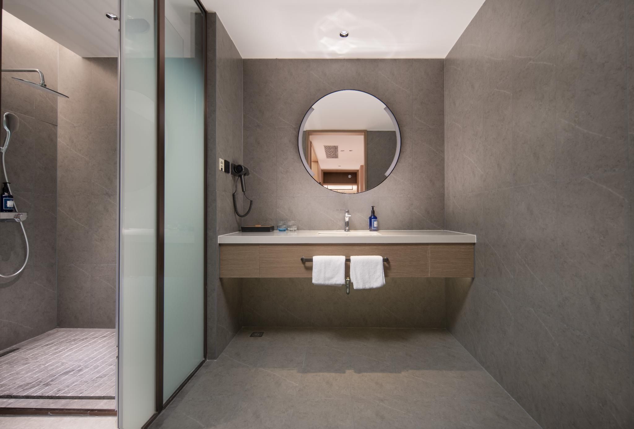 Huazhu - Superior Twin