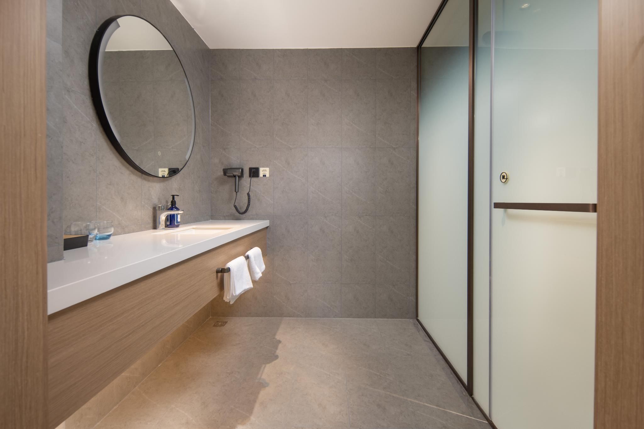 Huazhu - 1 Bed Room with Mountain View