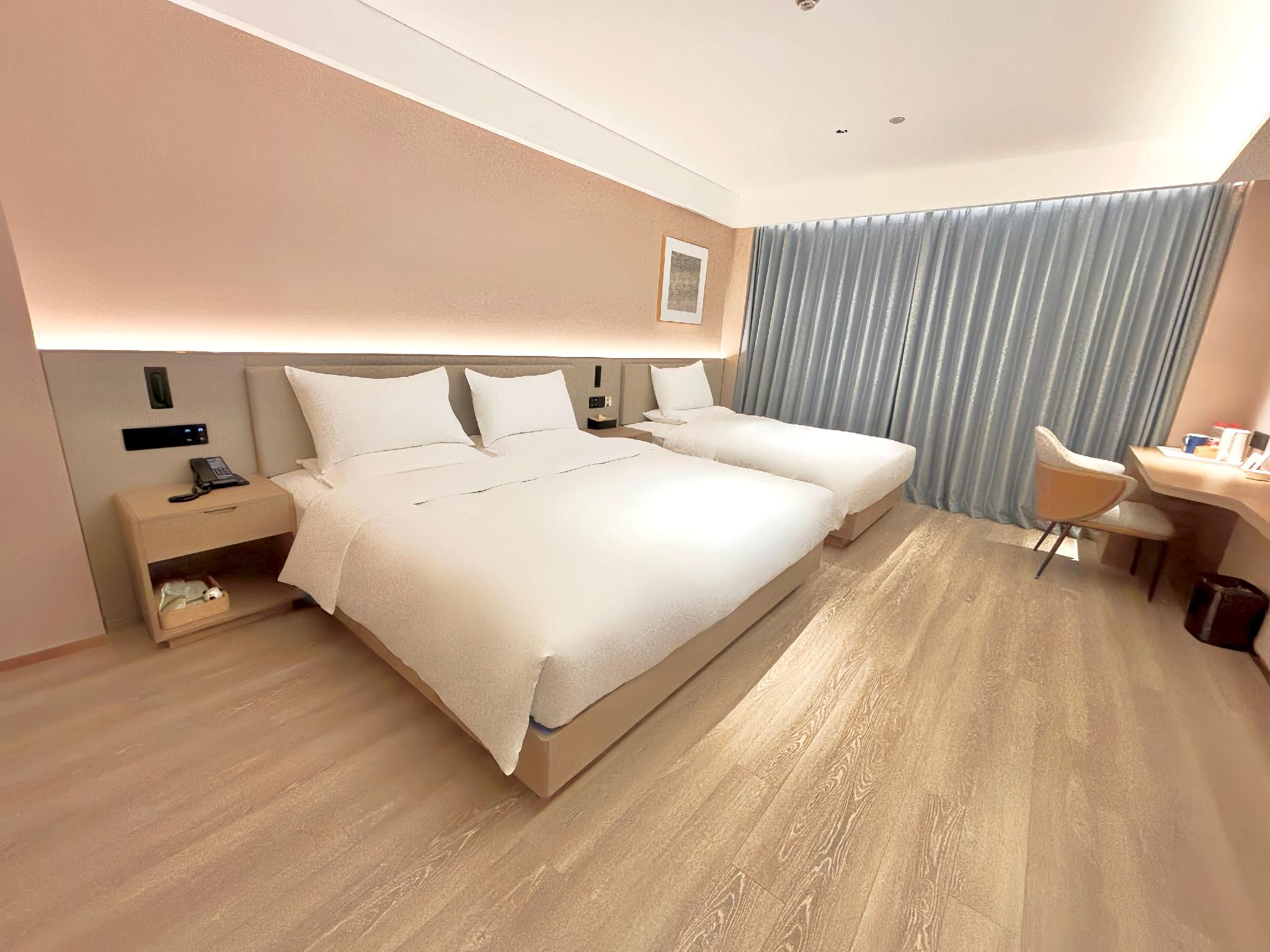 Starway Hotel Nanchong Yilong County Government Huazhu - Family Room