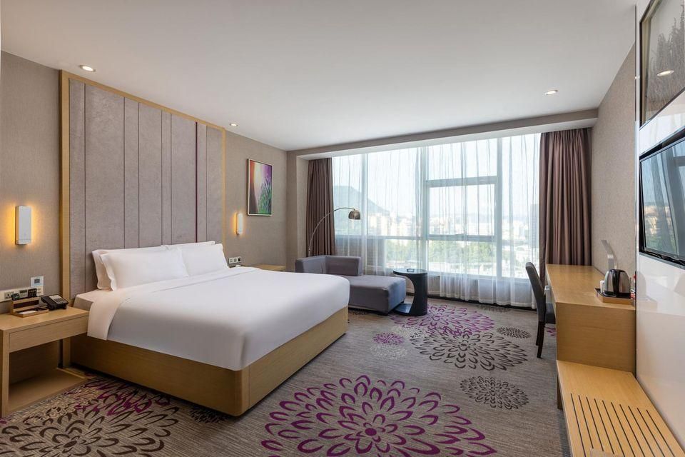 Queen Room with View