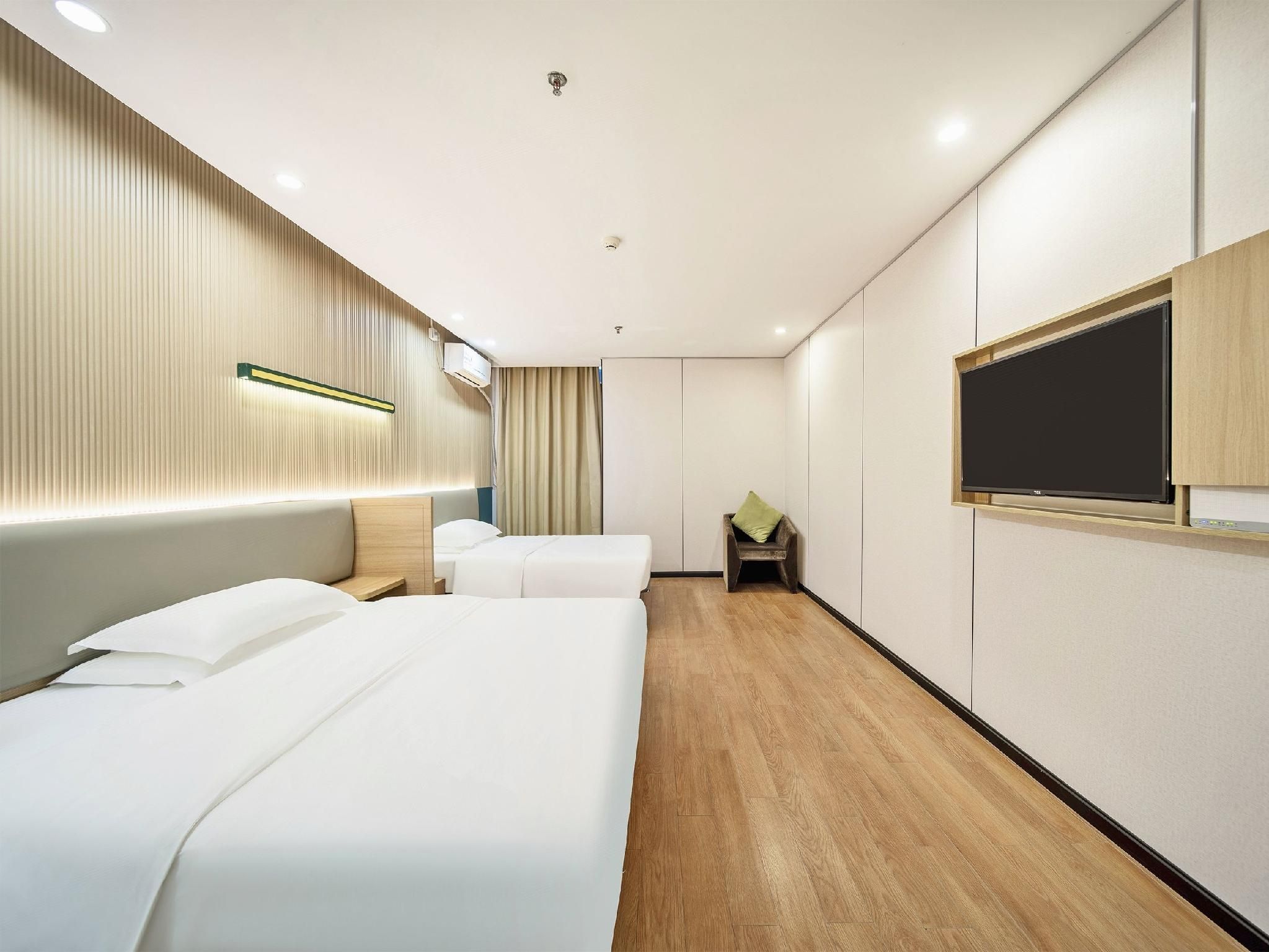 U Triple Room