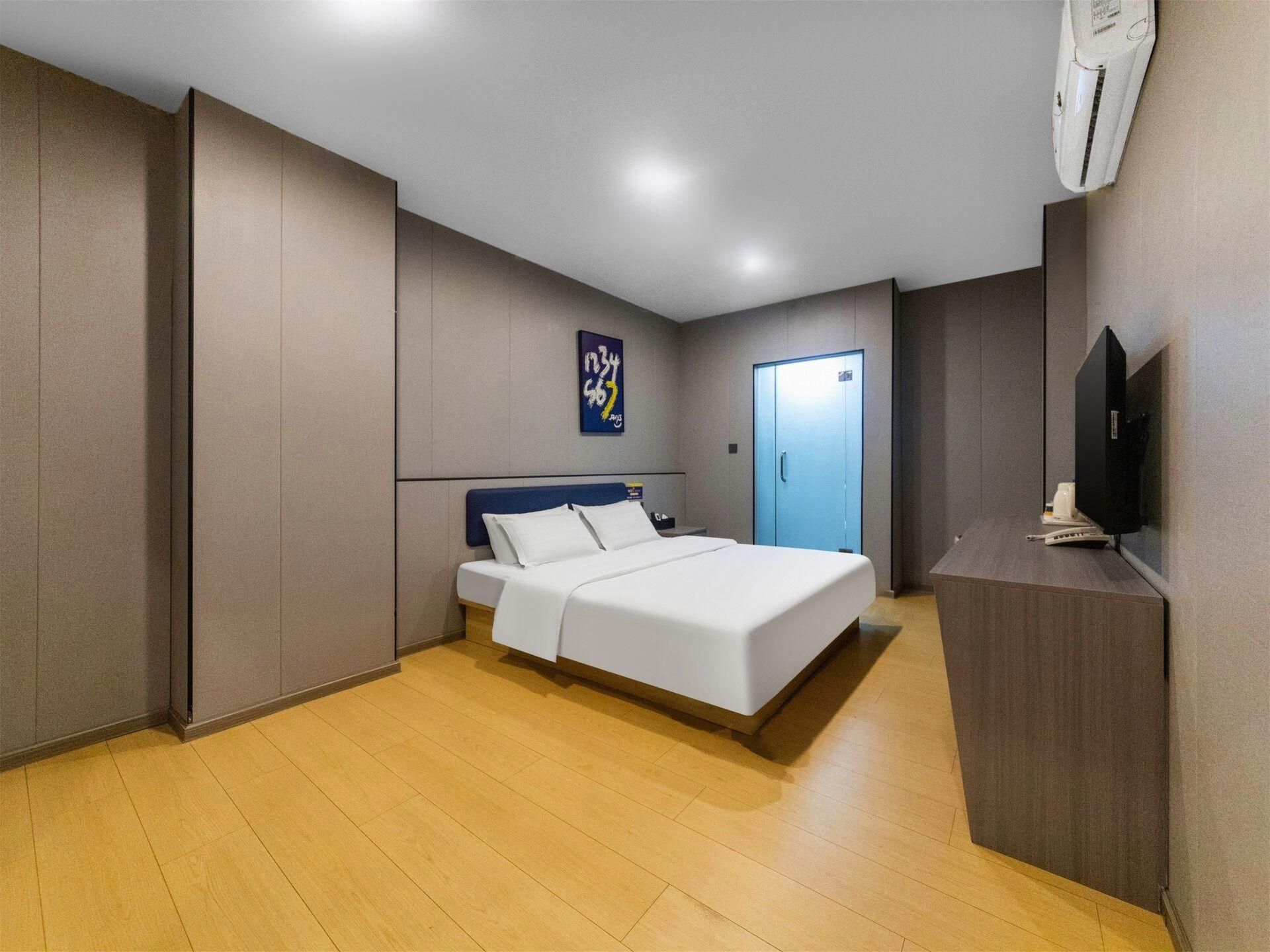 Economy Room
