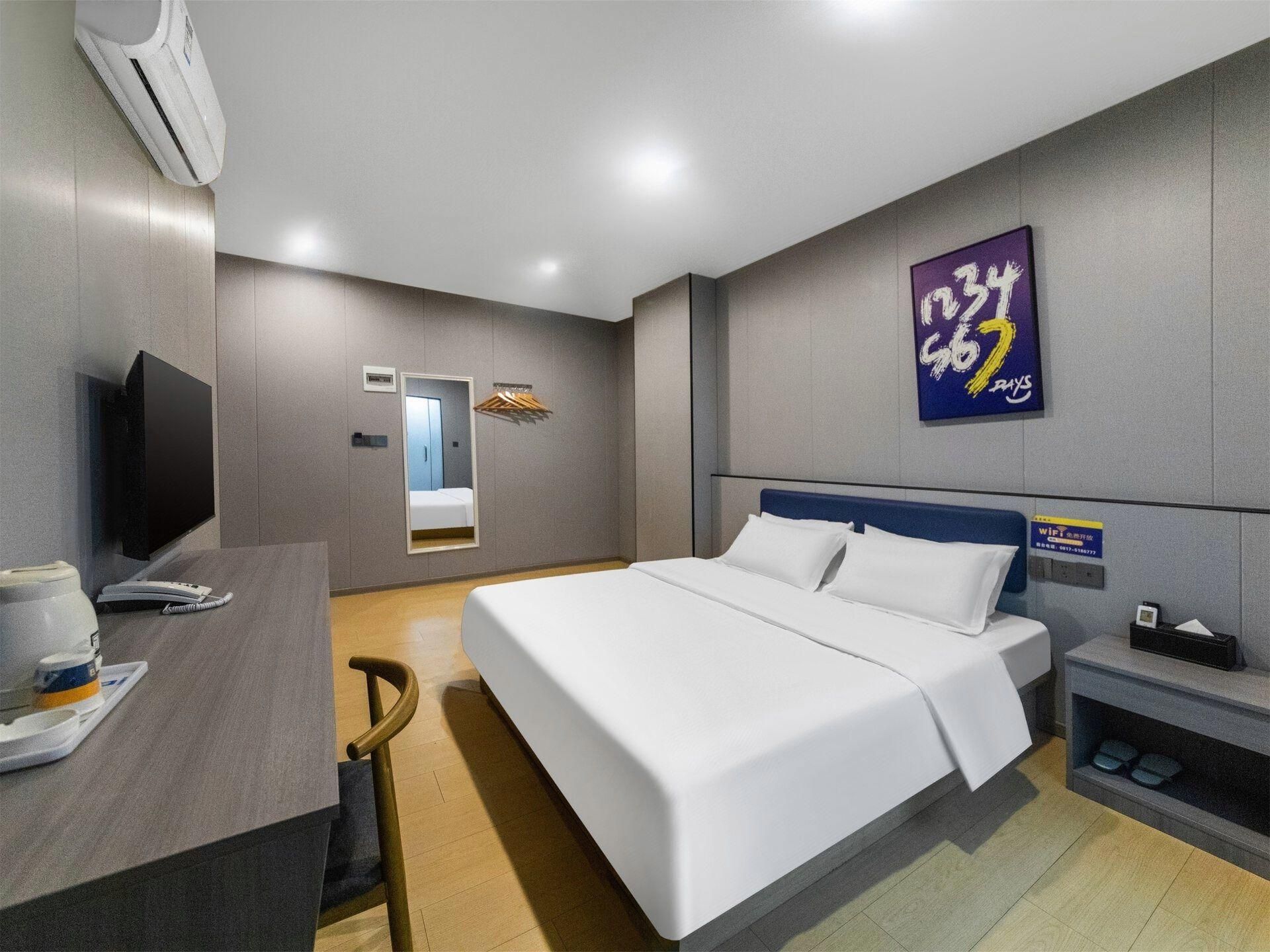 Economy Room