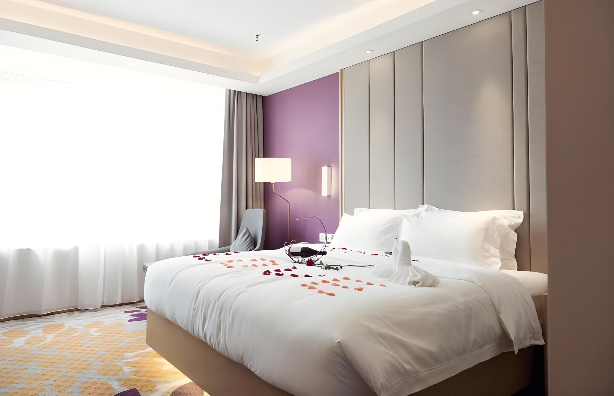Lavande Hotels·Neijiang Heping Square Lavande - Romantic Youxiang Room