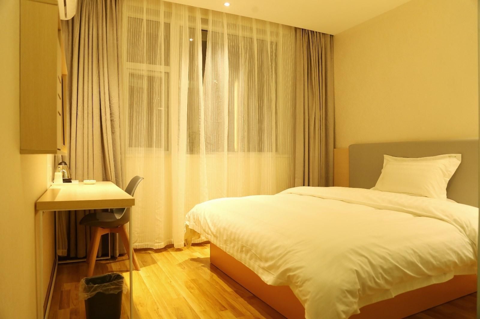 7 Days Inn·Neijiang Longchang XinHua Street WH - Zizhu 1 Bed Room