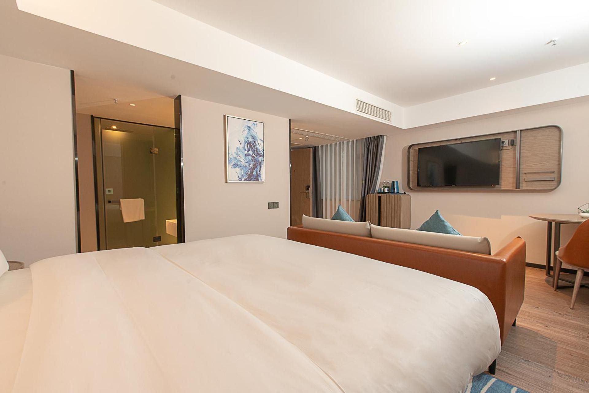 Deluxe Queen Room
