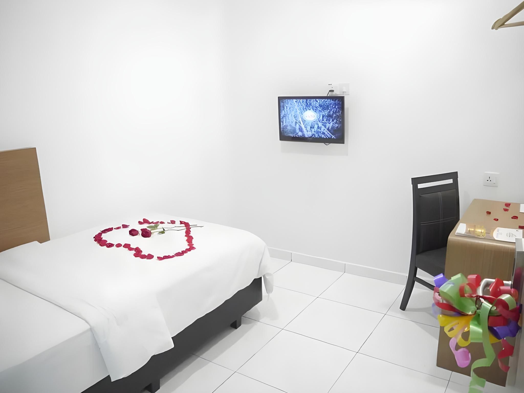 Standard Queen Room