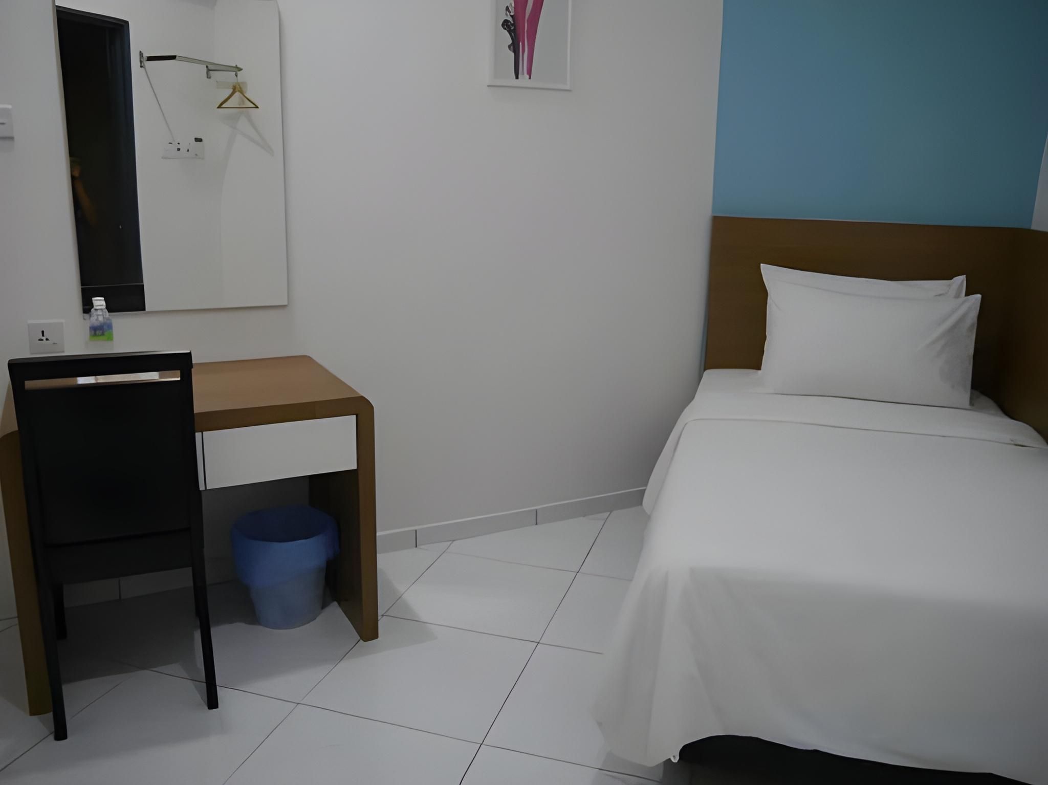 Standard Queen Room
