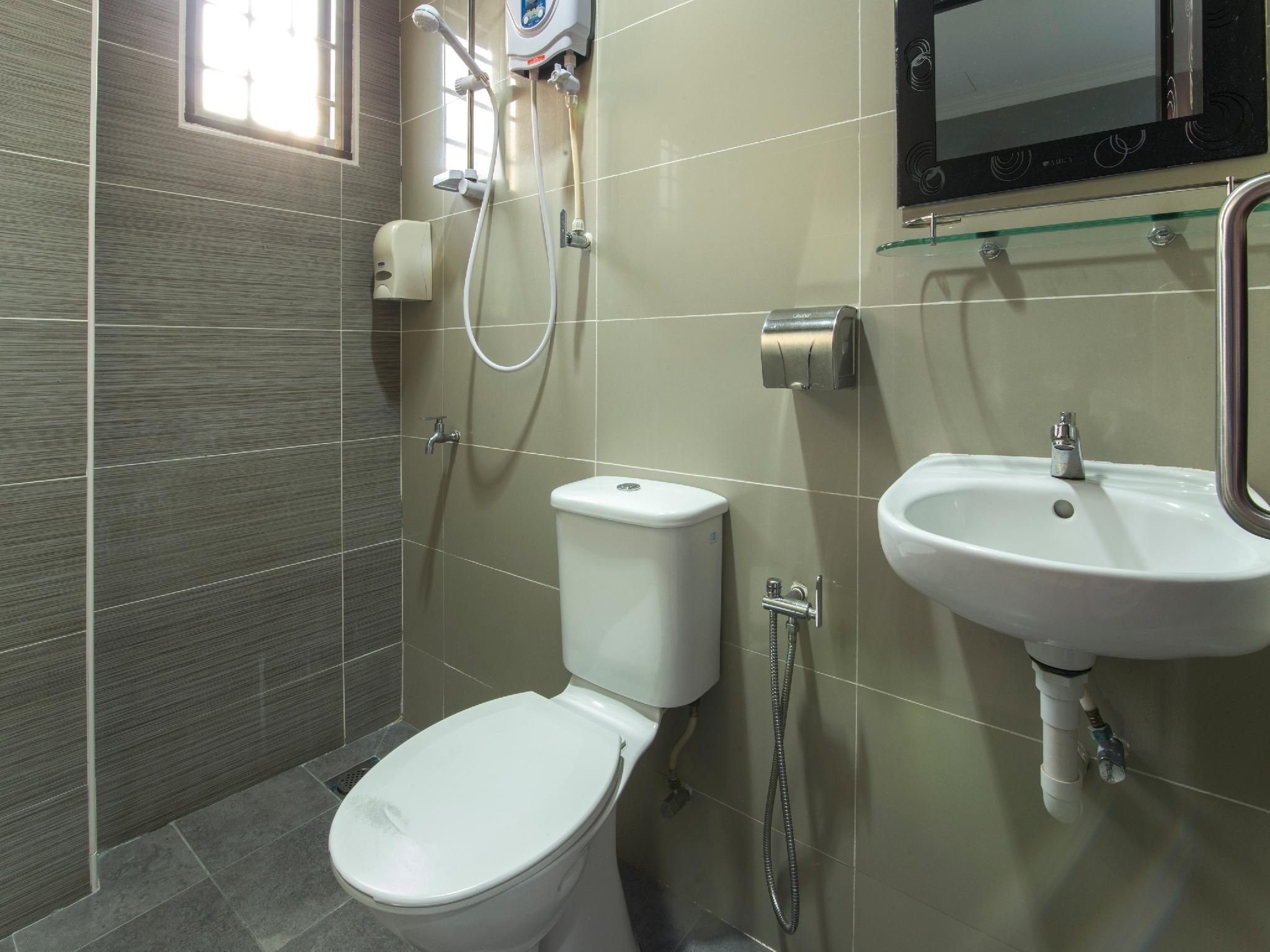 Anggerik Garden Hotel- AG Hotel King Room without Window 3