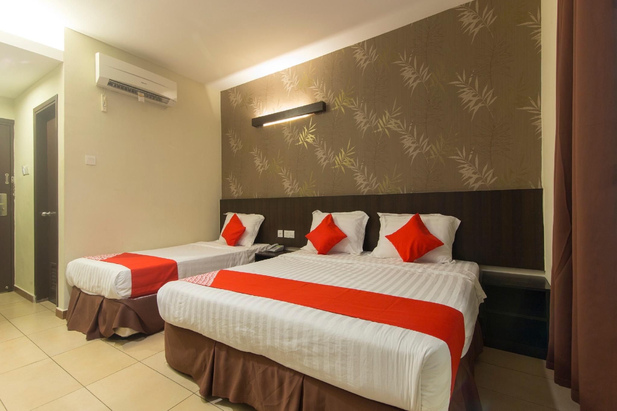 Hotel O Bei King Deluxe Triple Room 2