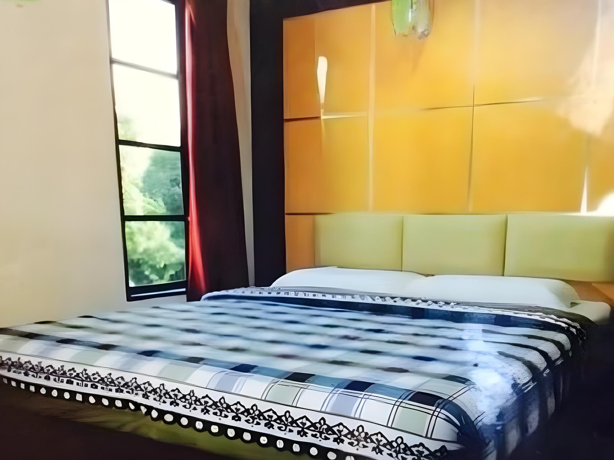 Admiral Hotel Deluxe Queen