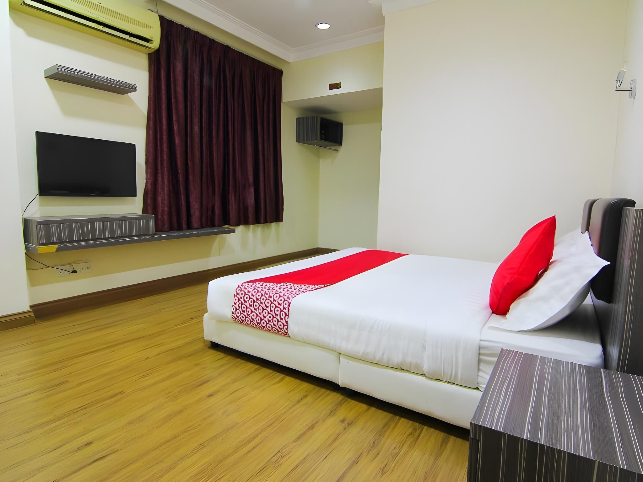 Hotel O T P Hotel Deluxe Suite 3