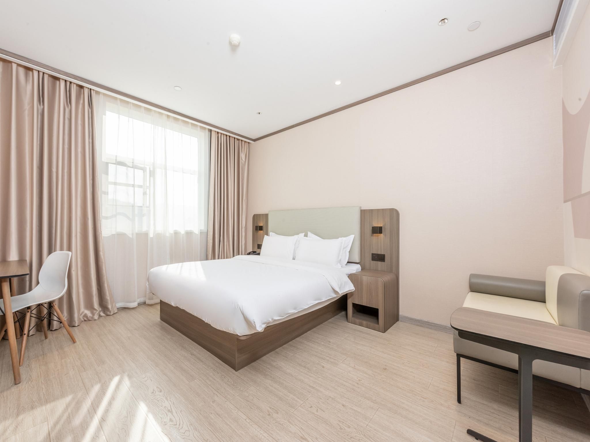 Huazhu - Superior BedRoom