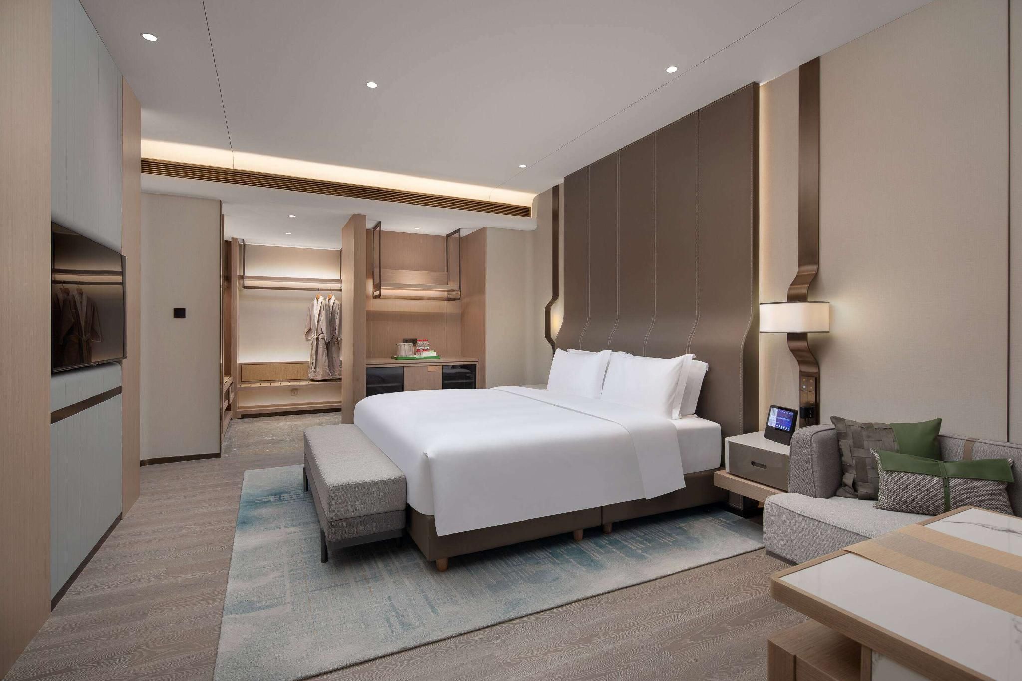 1 King Bed Luxury Room